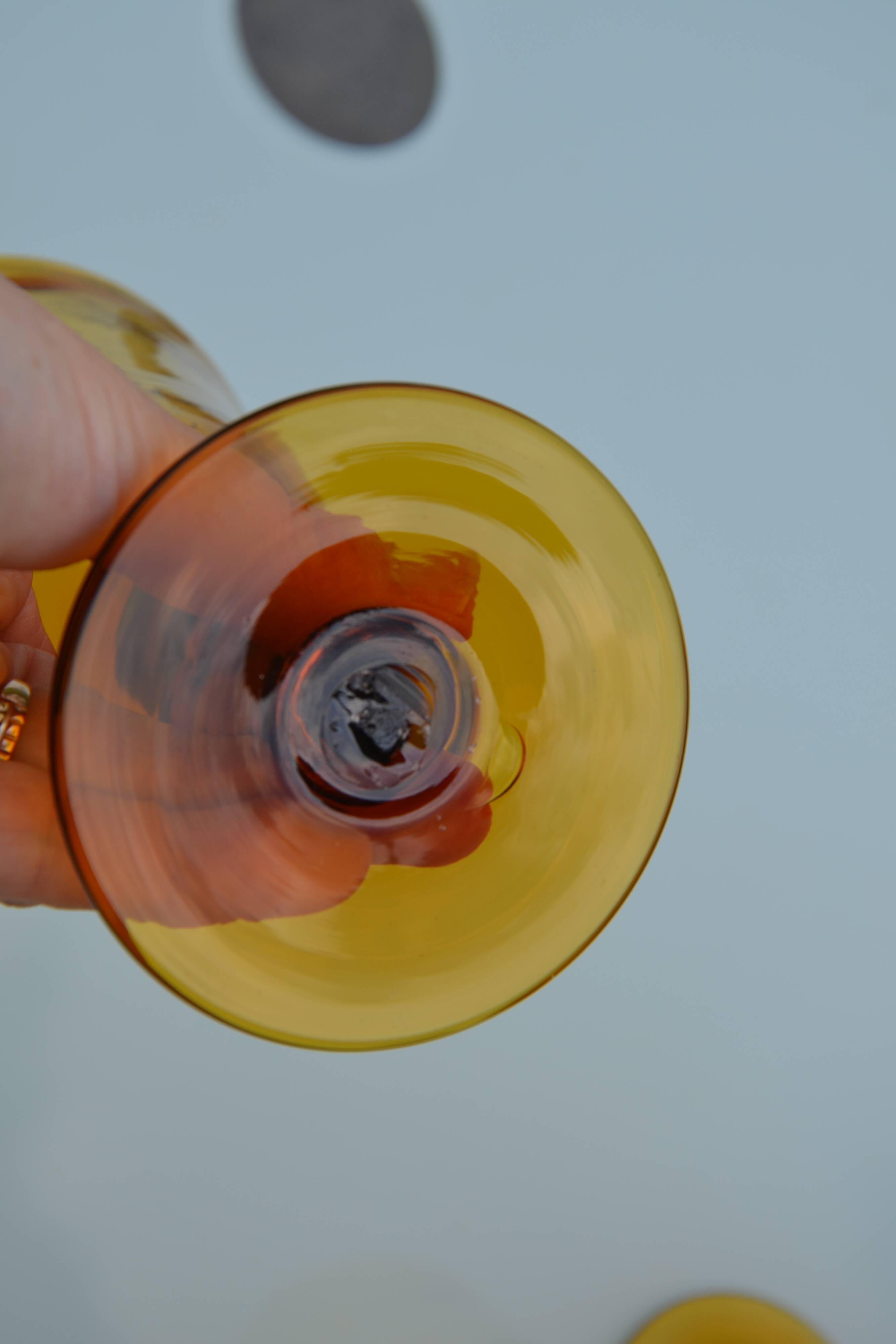 8 verres en verre ambré Biot