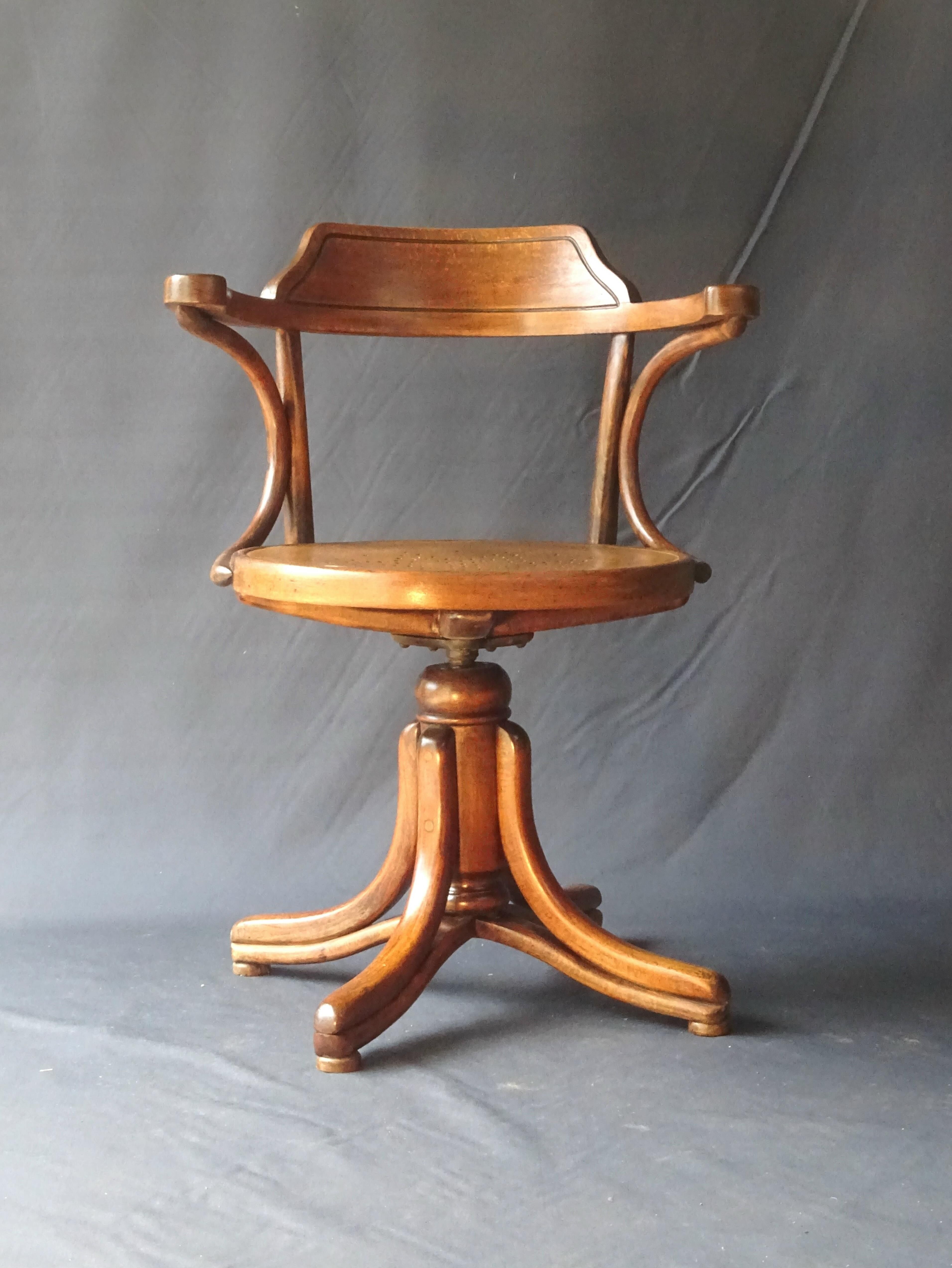 Thonet 1900 Seating Star