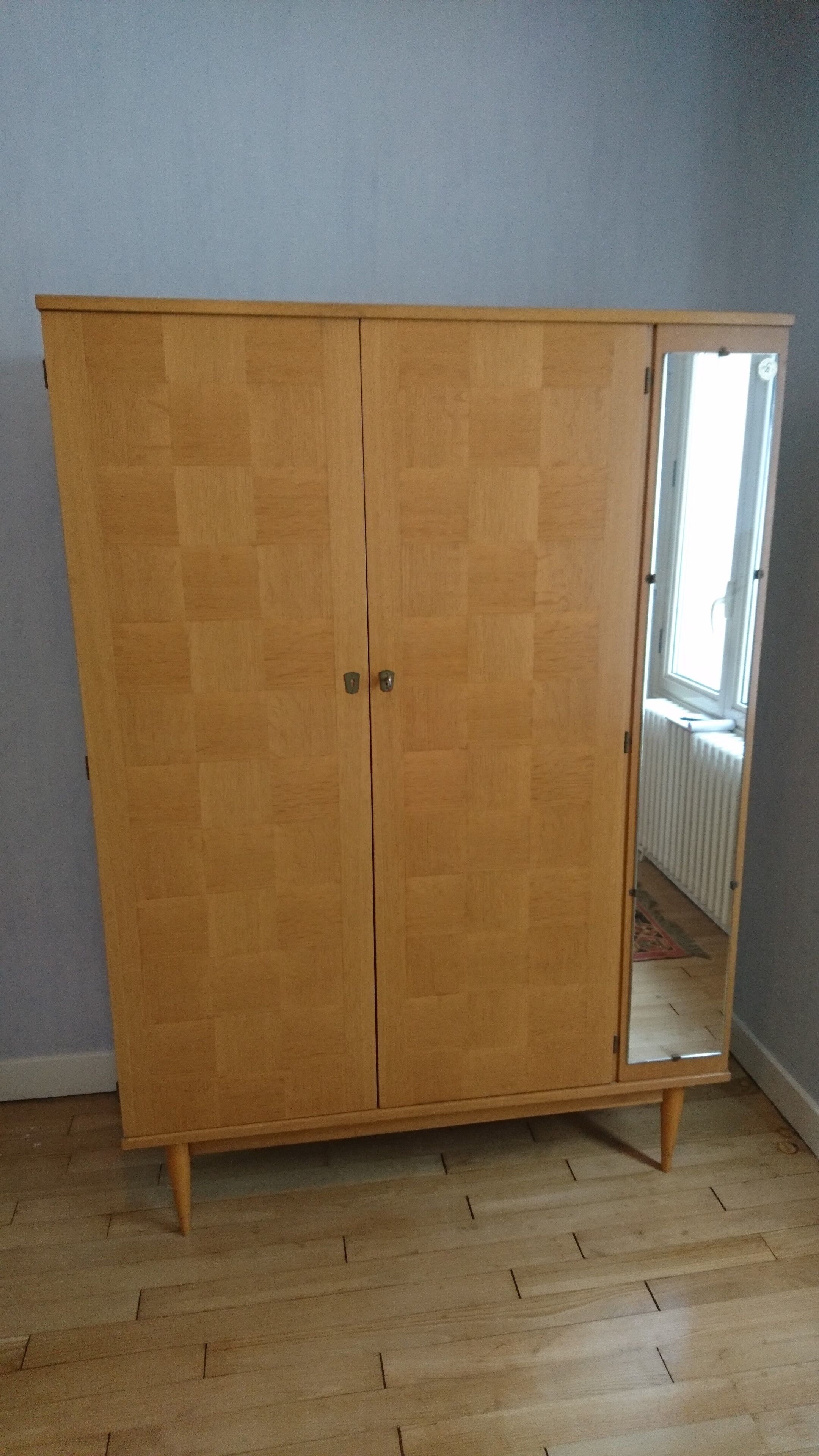 Armoire vintage