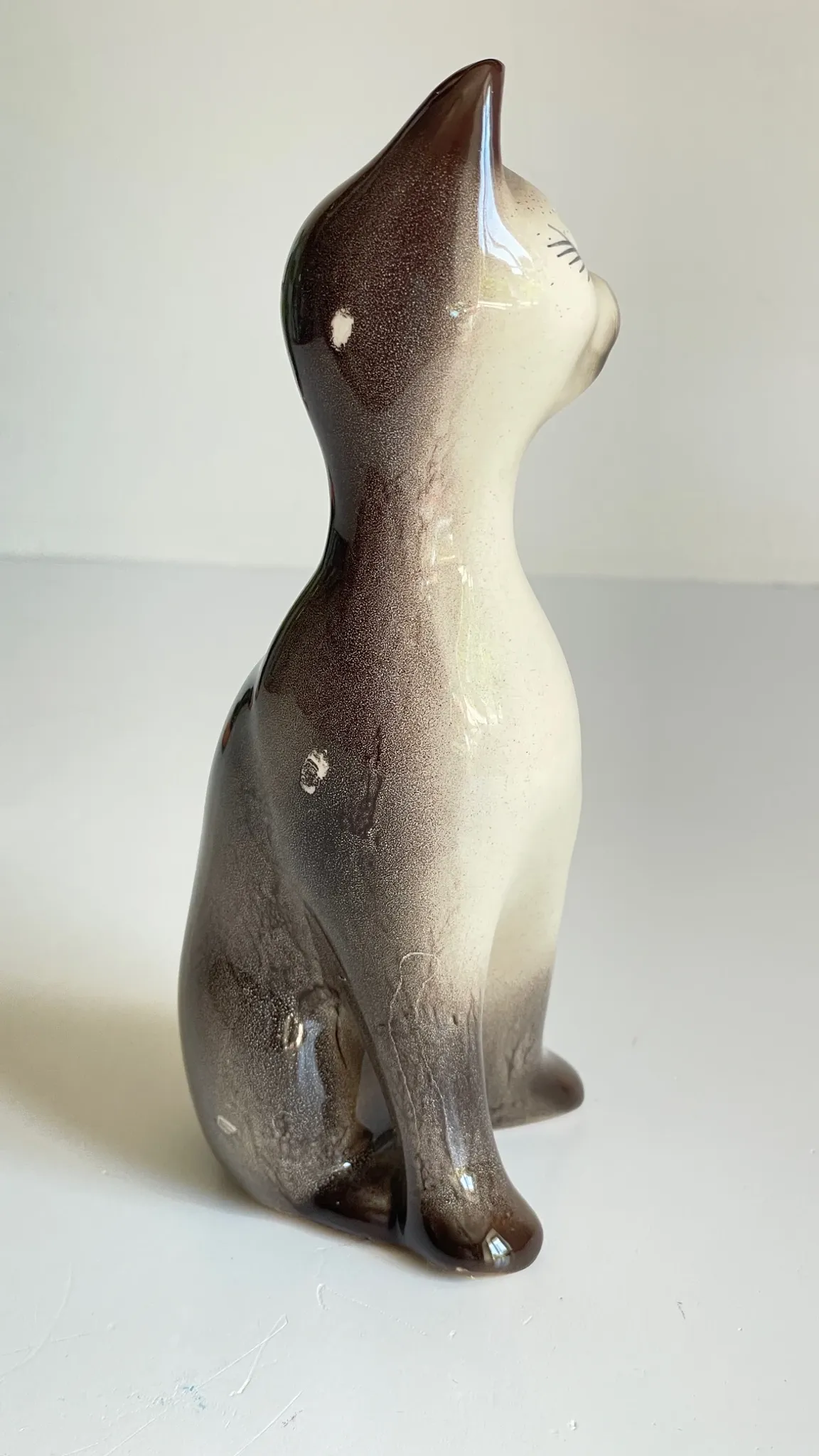 Vintage ceramic chat