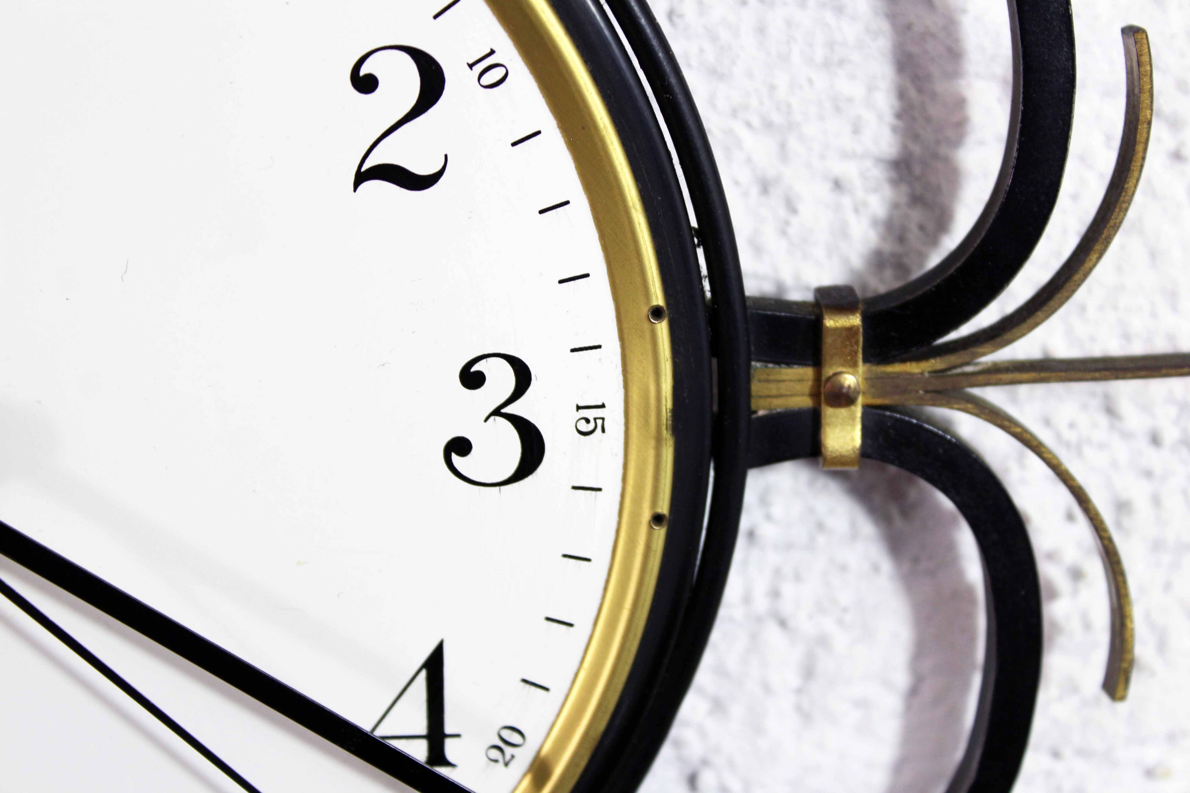 Vintage Featured Clock