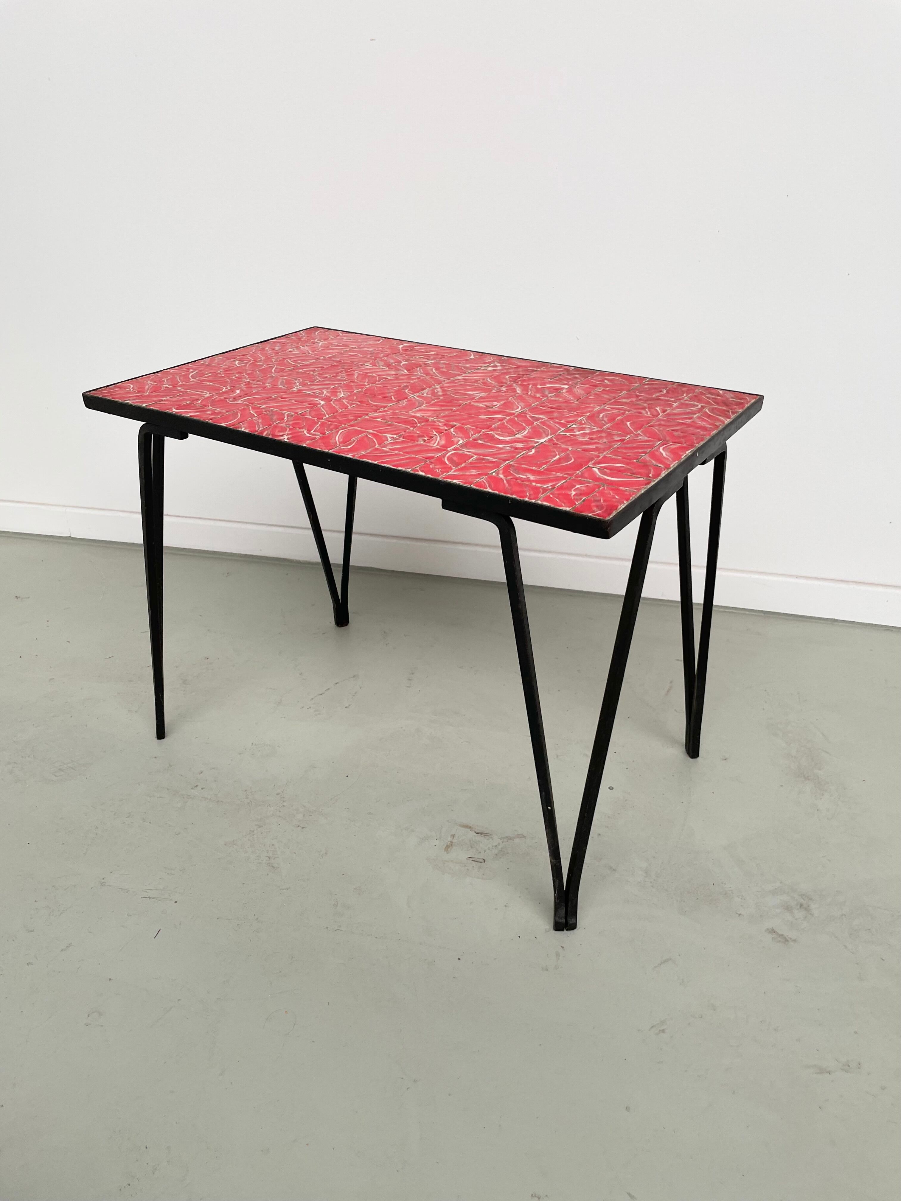 Red ceramic coffee table 50s