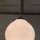 Suspension Bauhaus globe opaline et métal chromé - années 50/60