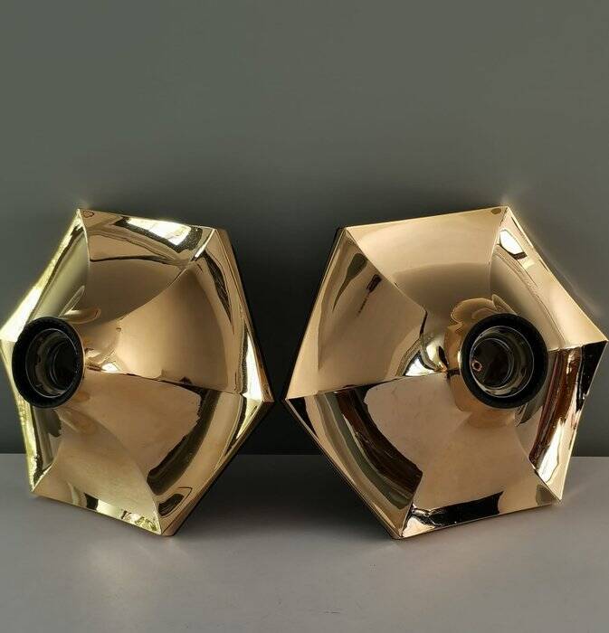Pair of Italian wall lights by Fosnova from the 1980s.