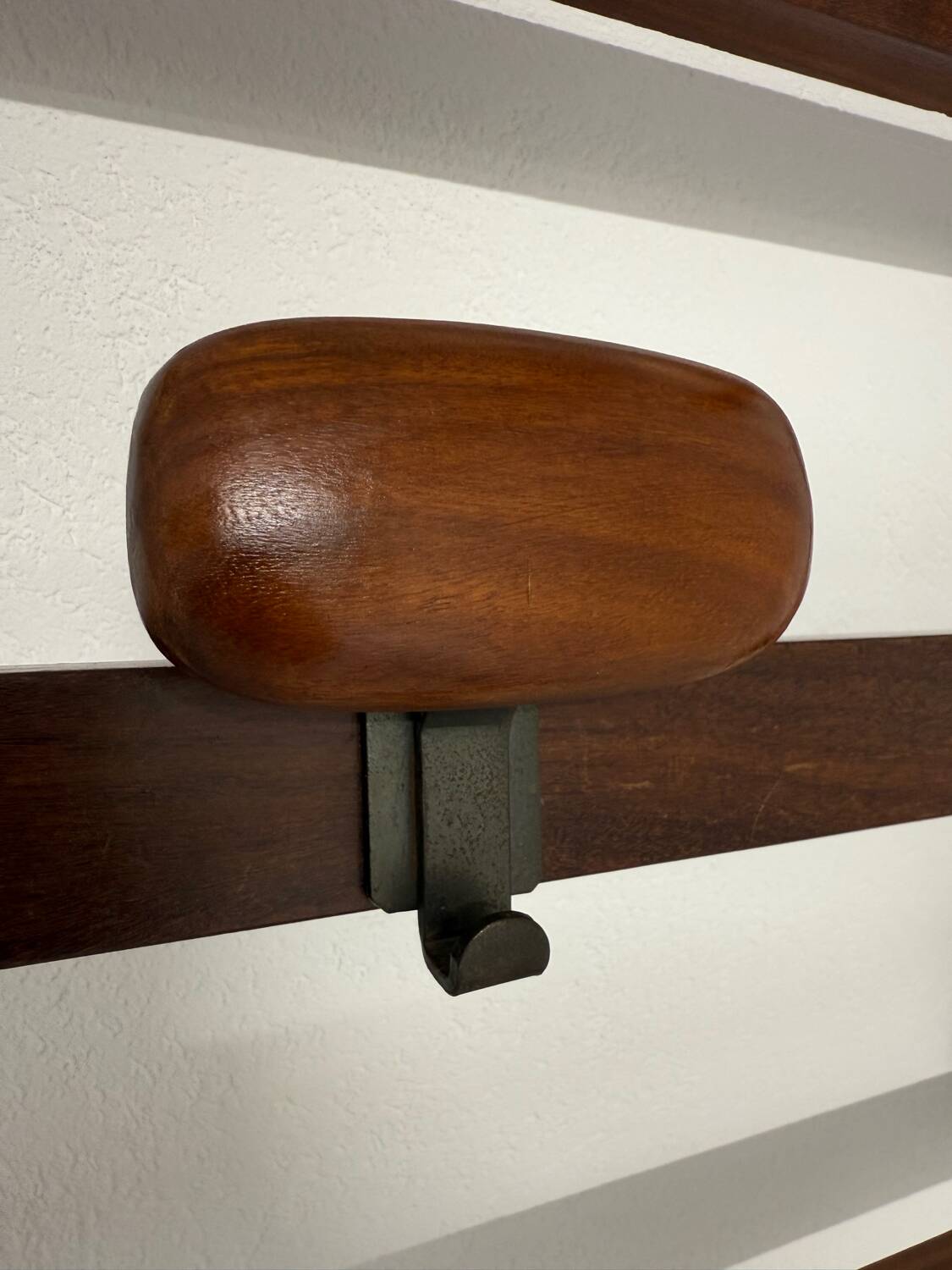 Antique Italian design wall coat rack Ezhio Longhi / Elam vintage teak