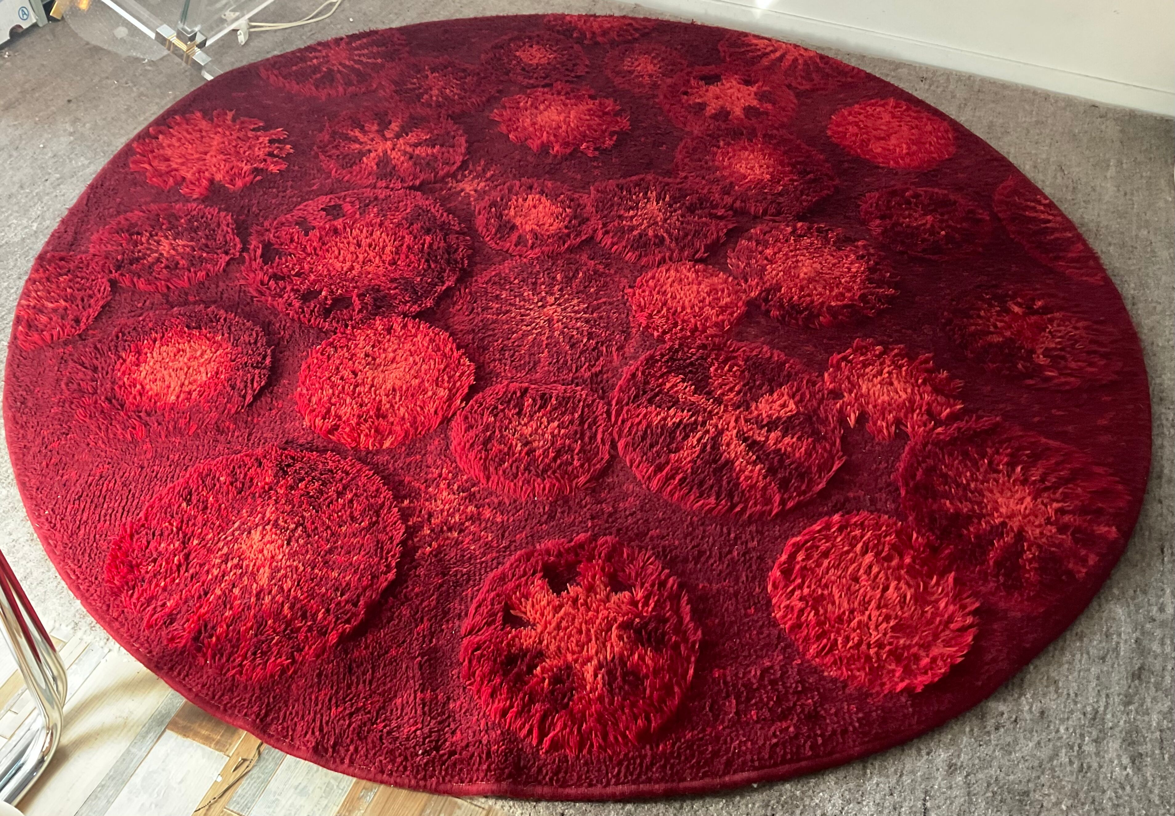 Round carpet 200cm from the 70s