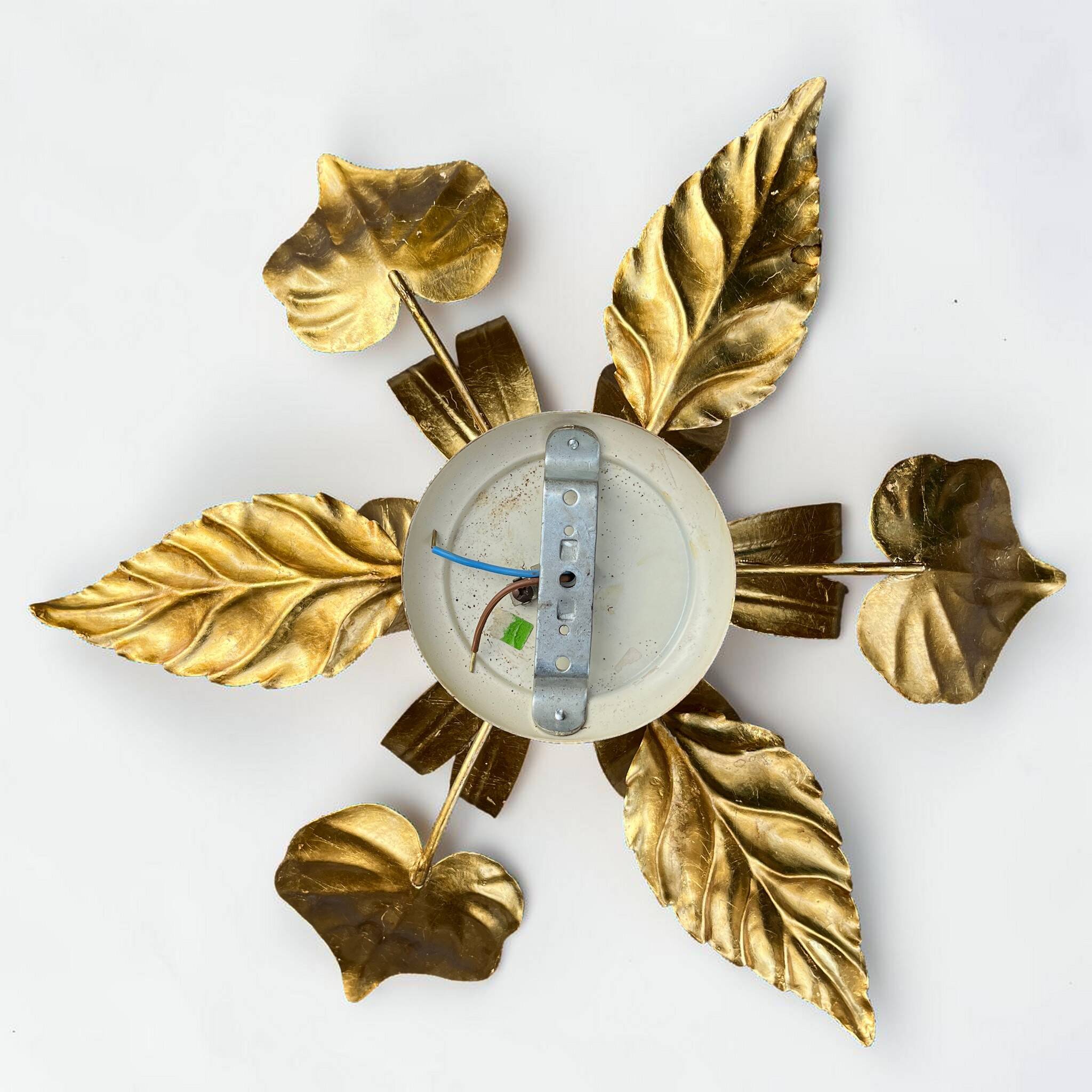 Applique fleur vintage en métal doré à la feuille d'or