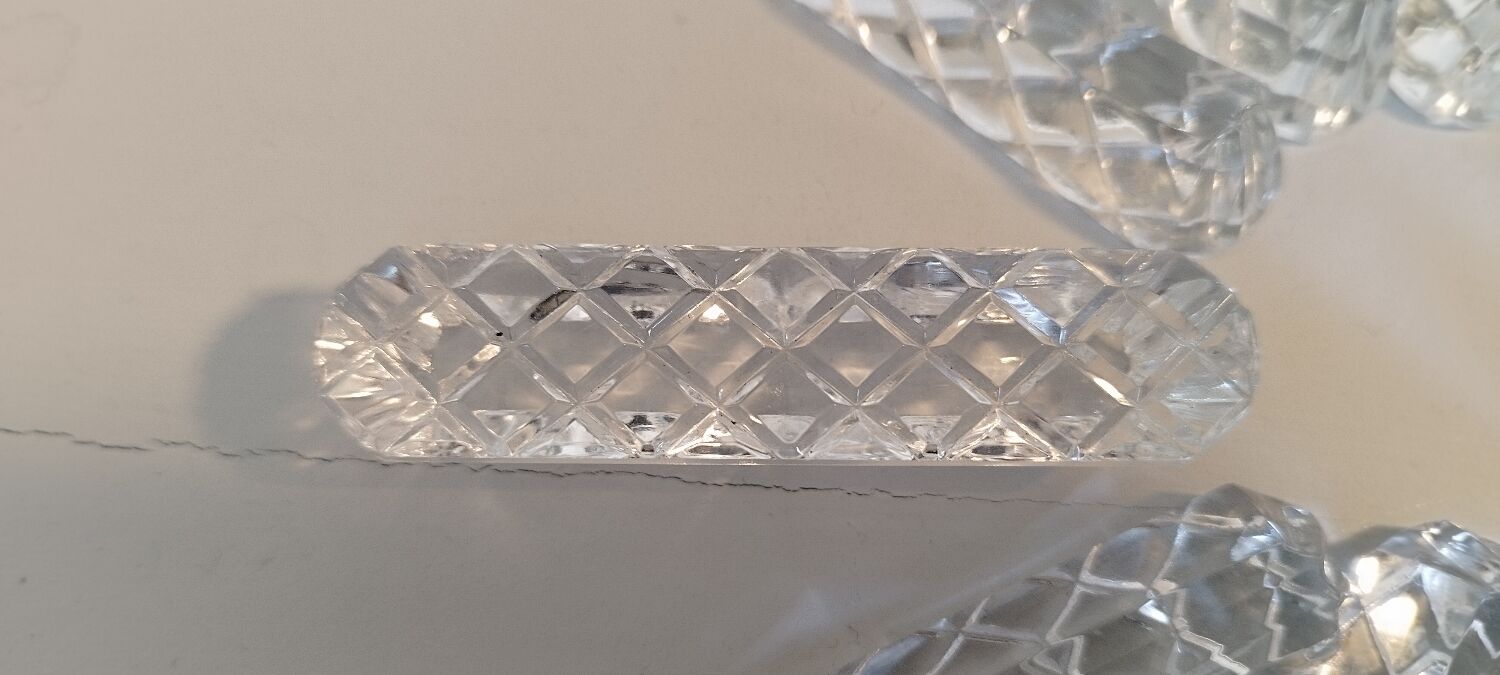 Crystal knife holder