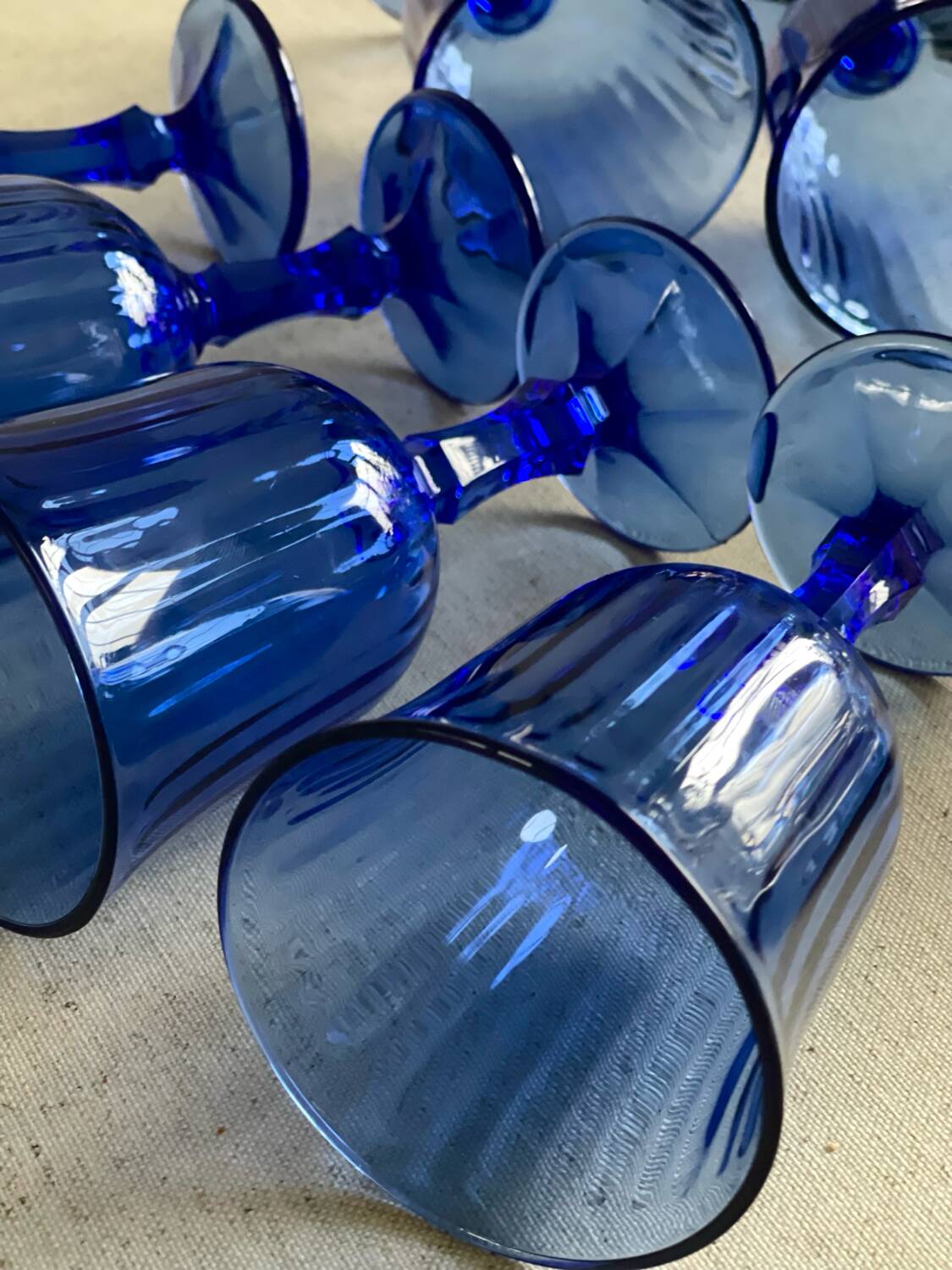 6 verres sur pieds , vintage 1980.