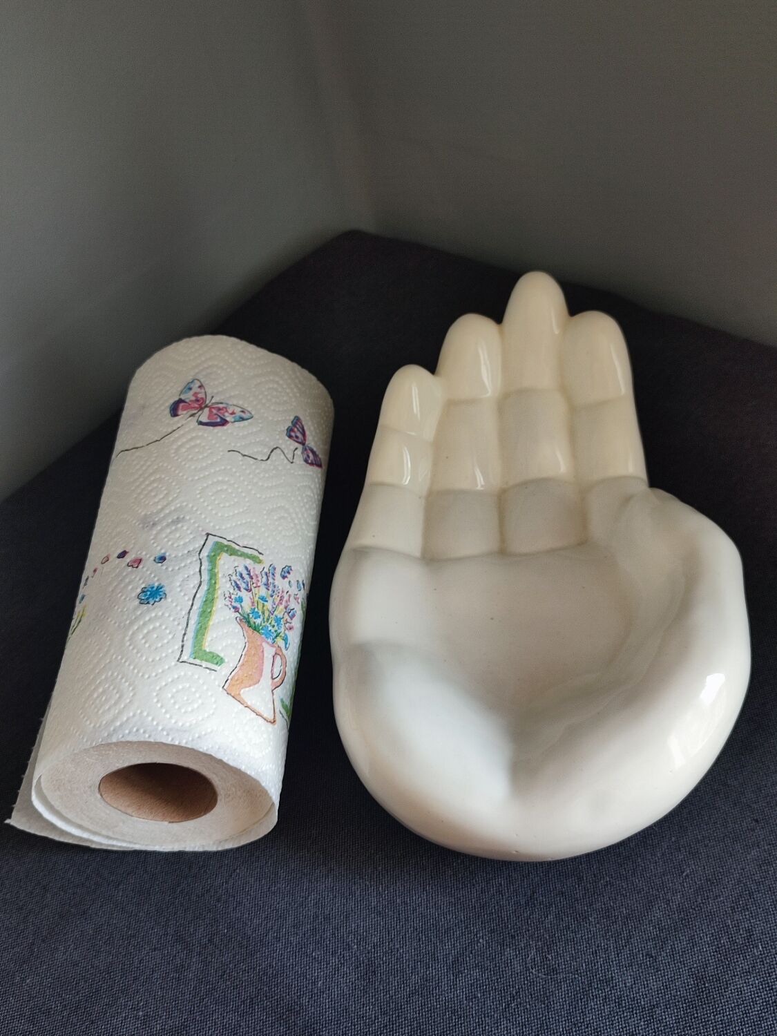 Empty hand ceramic pocket from the 80s