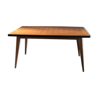 Table scandinave