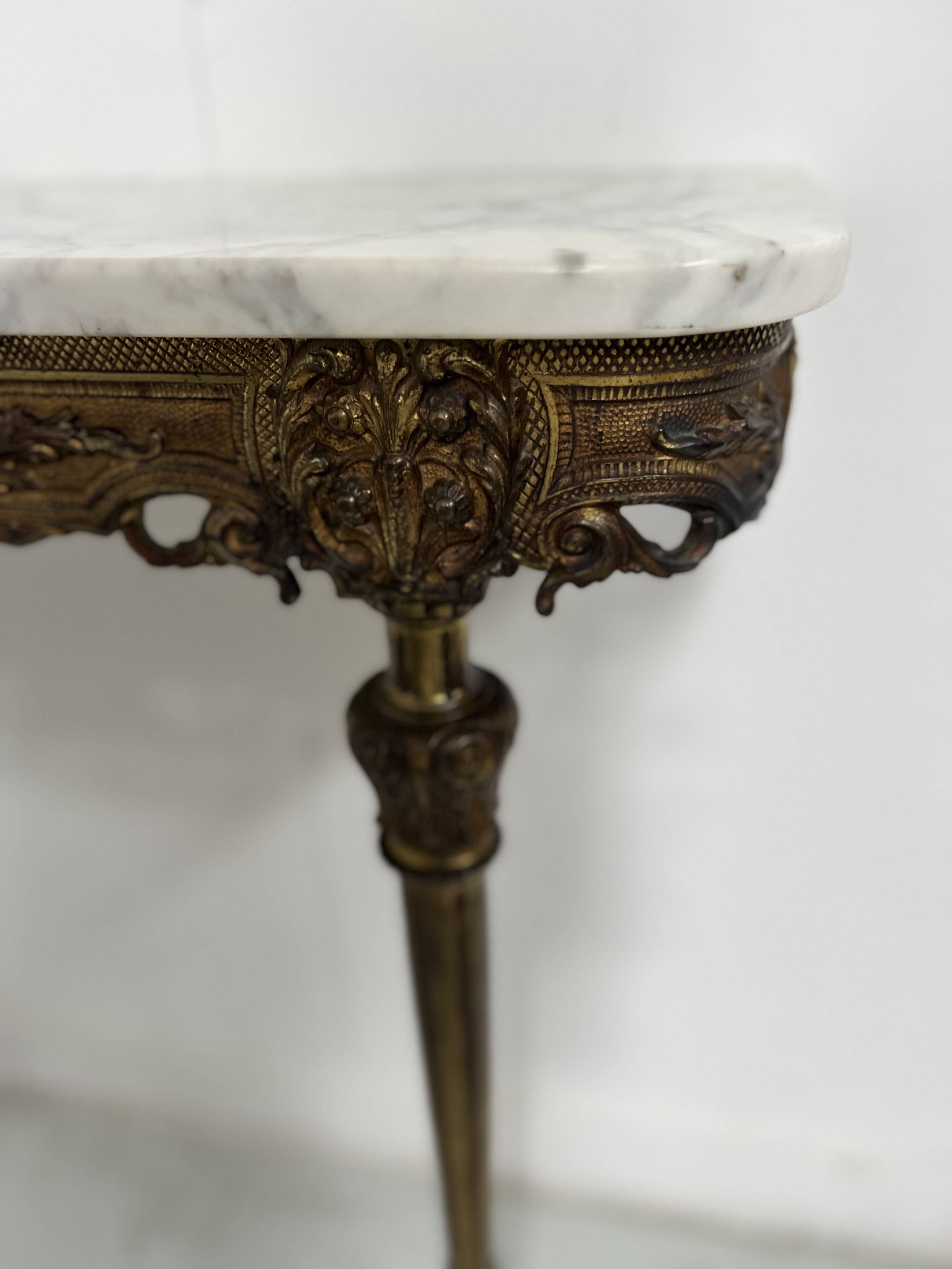 Louis XVI style console in gilded bronze, 20th century