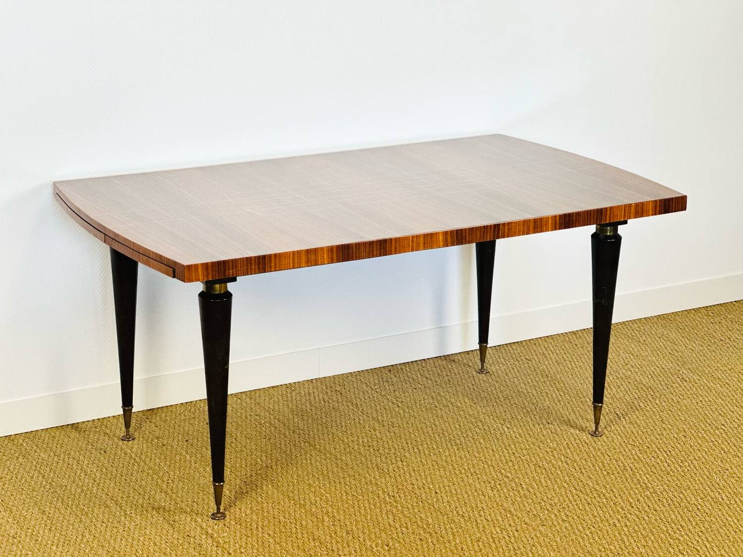 1960s Art Deco dining table varnished in rosewood.