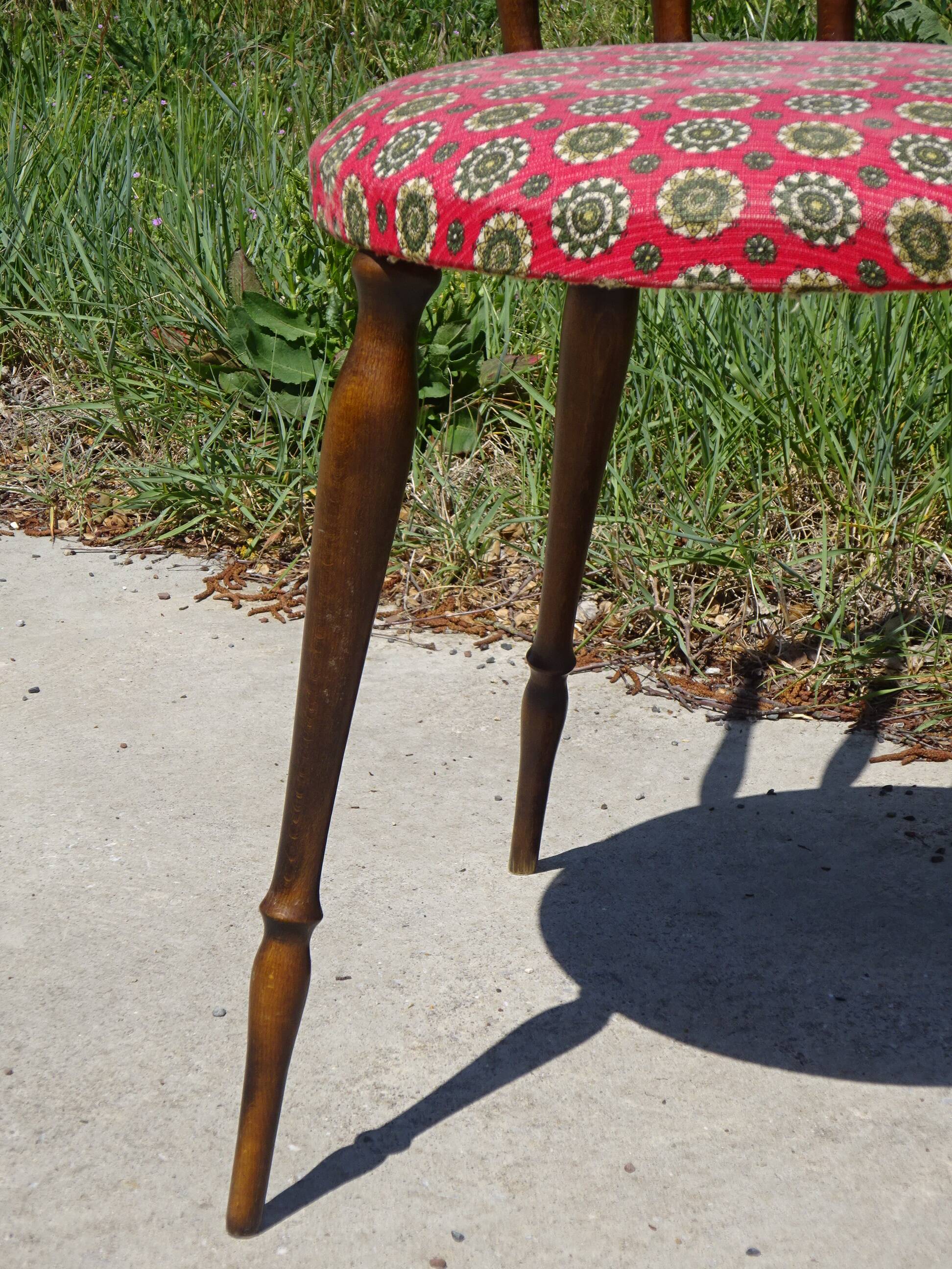 Chairs with splayed legs, vintage models