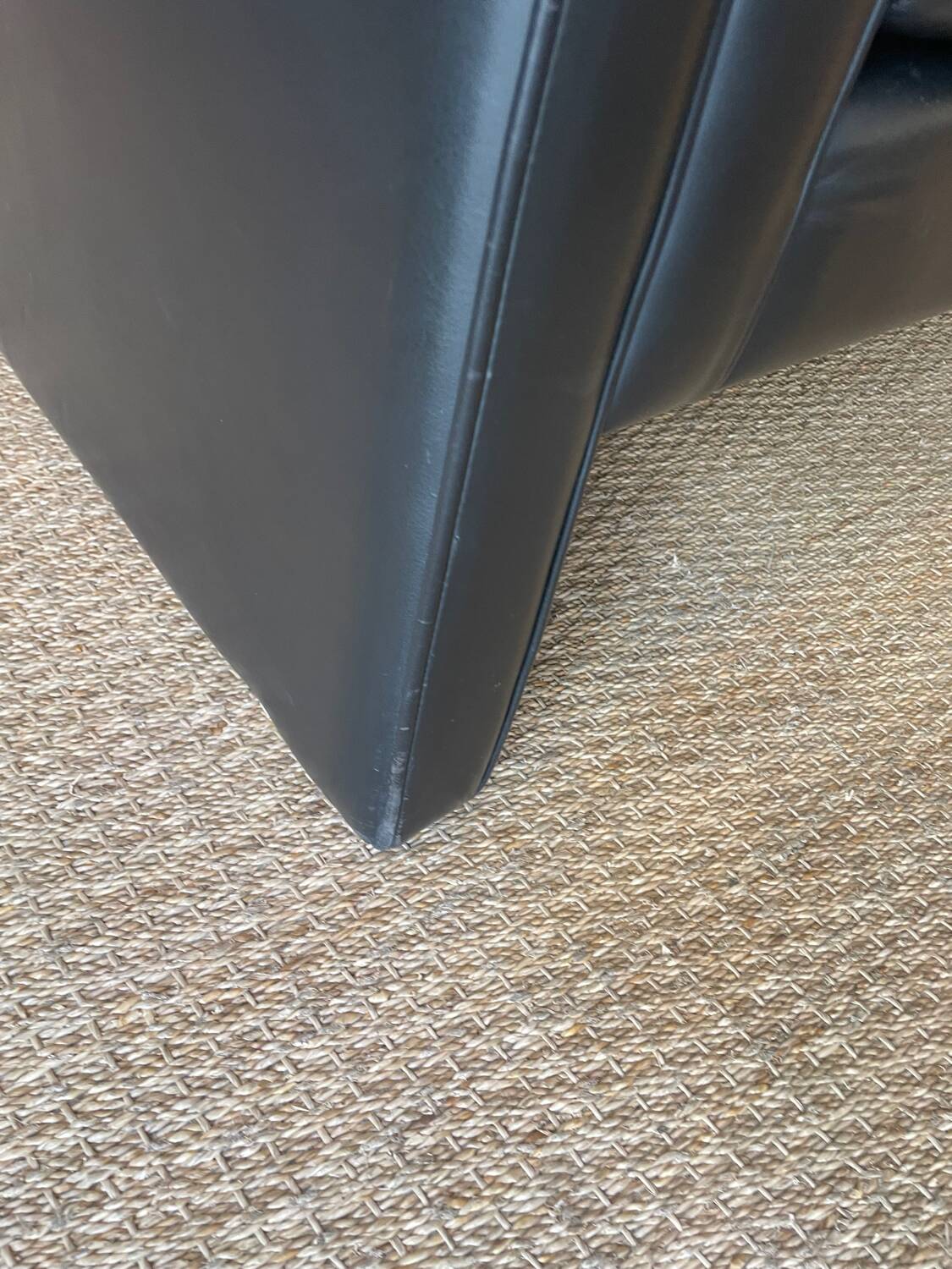 Leather sofa Mobilier International