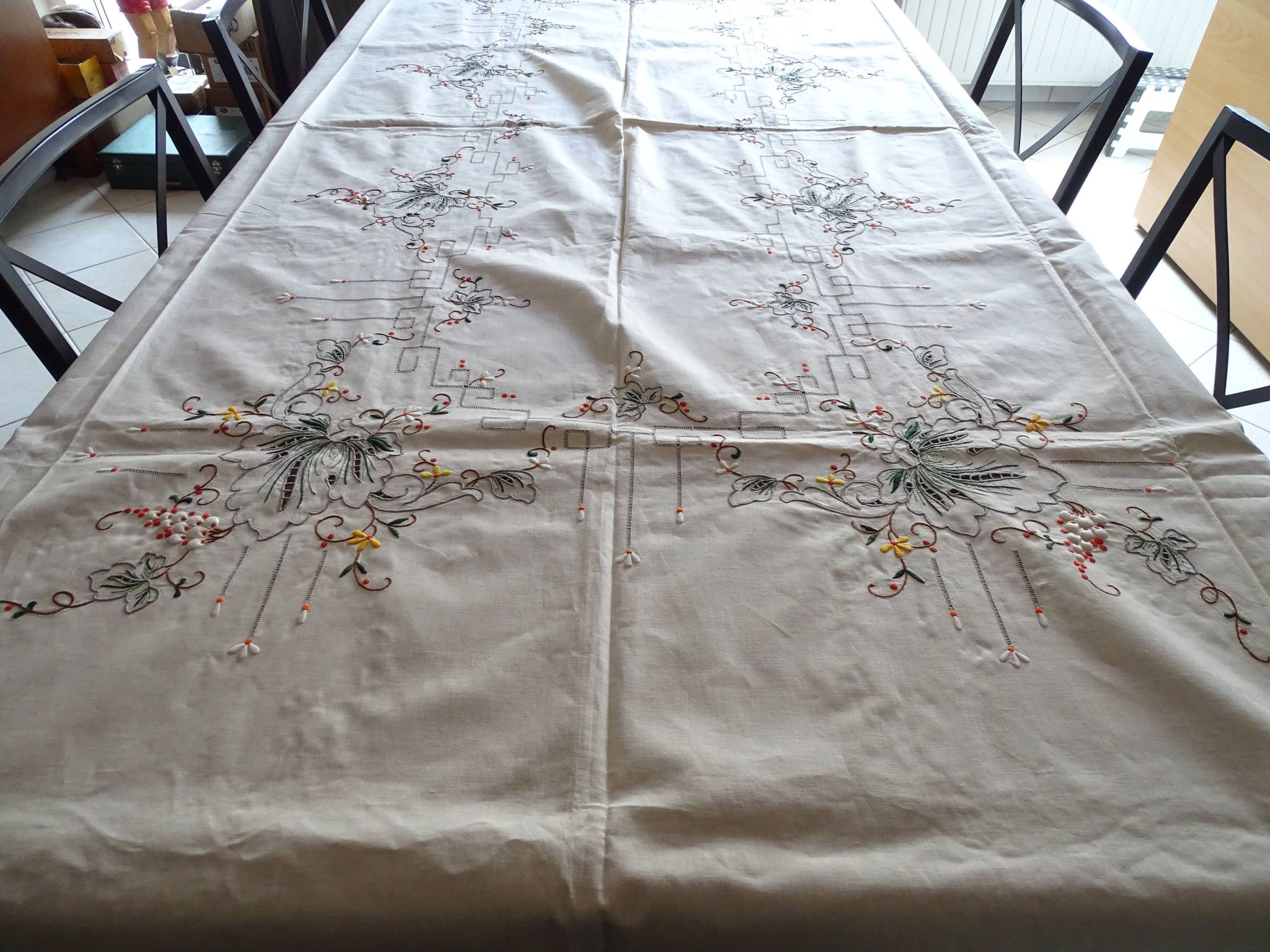 Tablecloth and 12 linen towels embroidery fine colorful flowers 255 x 170 - Old