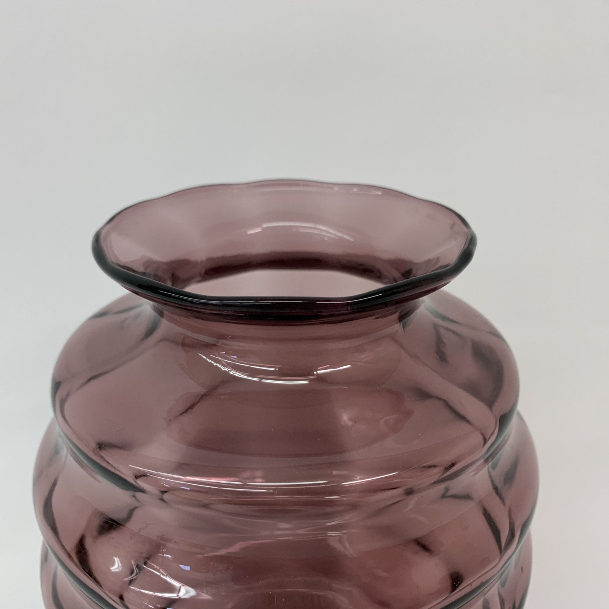 Vase Art déco Doyen en verre violet, années 1930
