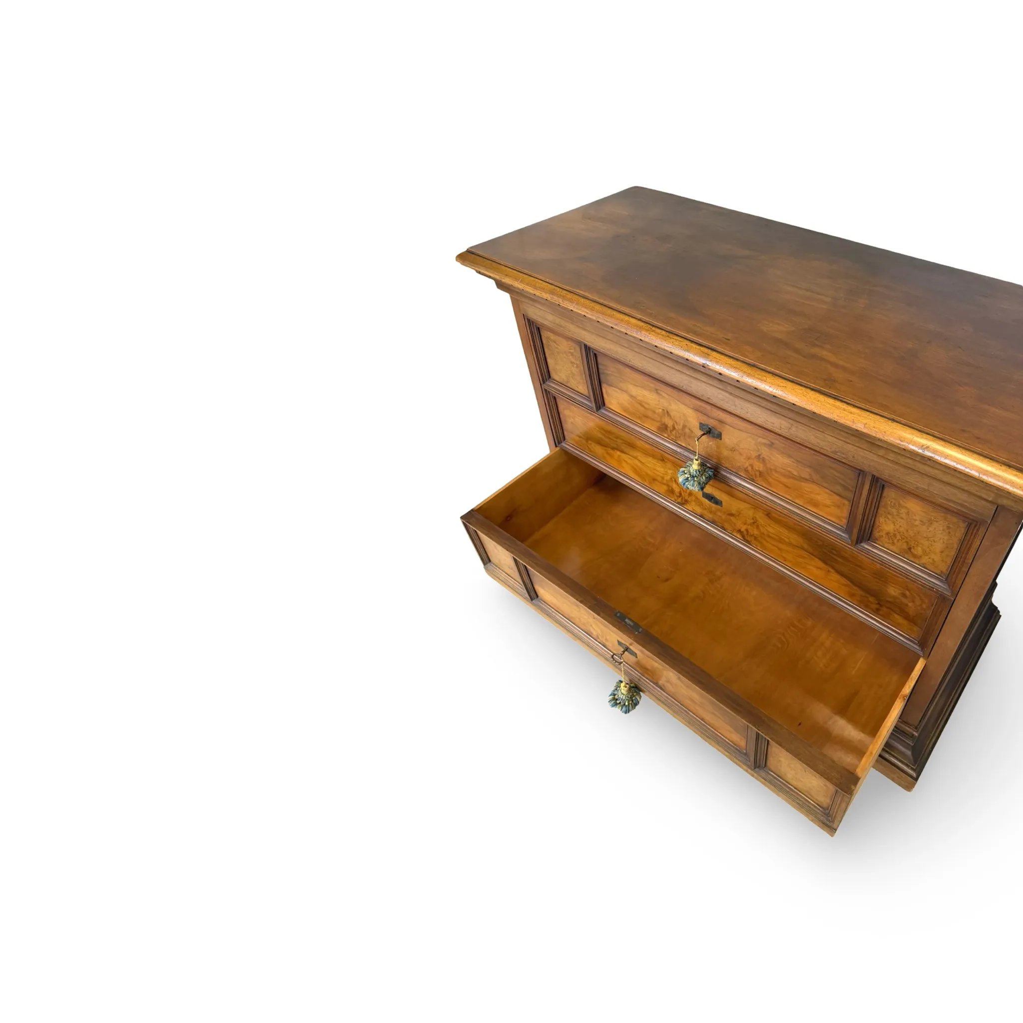 Elegant antique Italian chest of drawers, dating from the 20th century