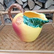 Jug in slipware apple