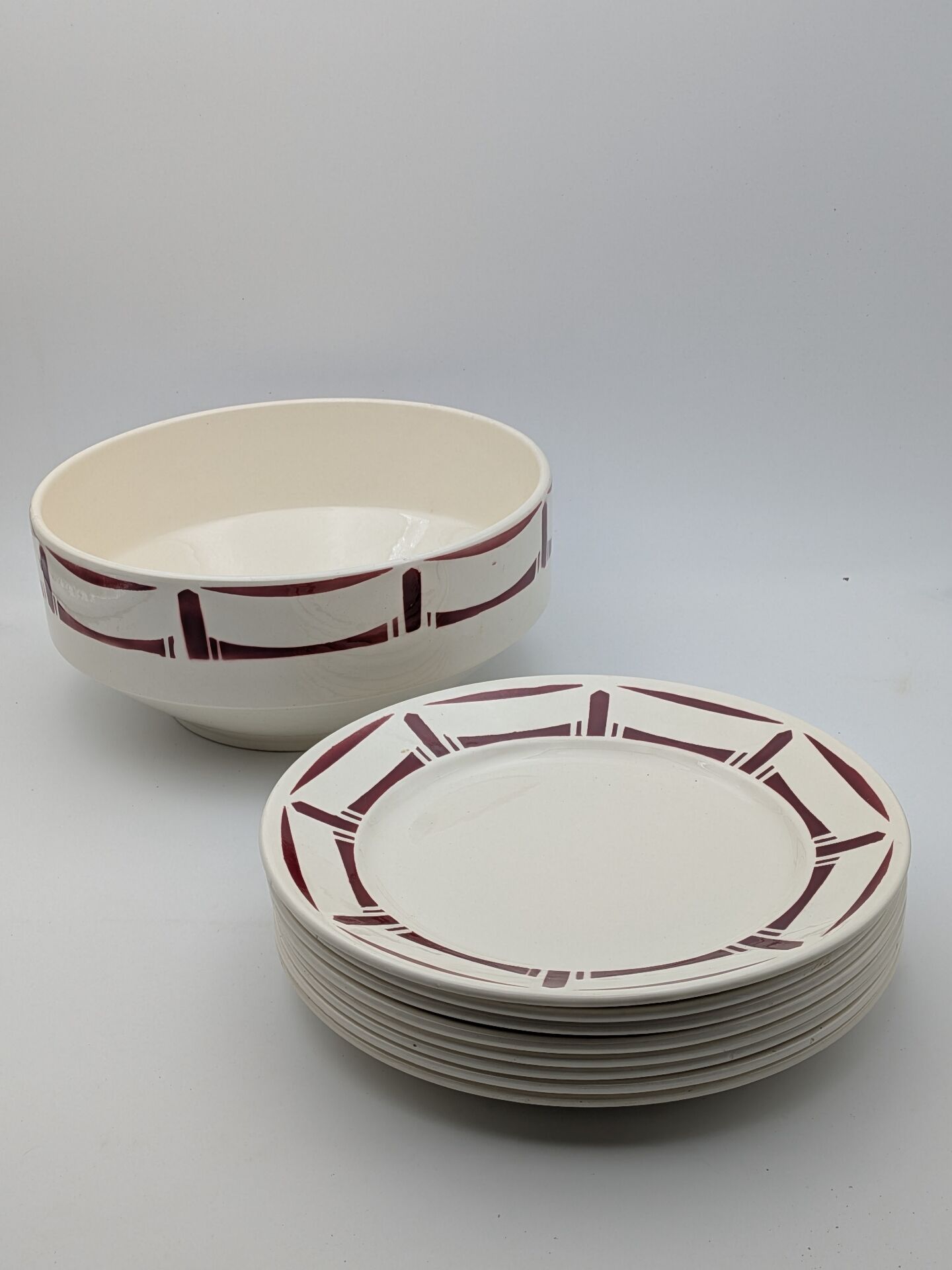 "France Louise" table service – Bordeaux geometric decor