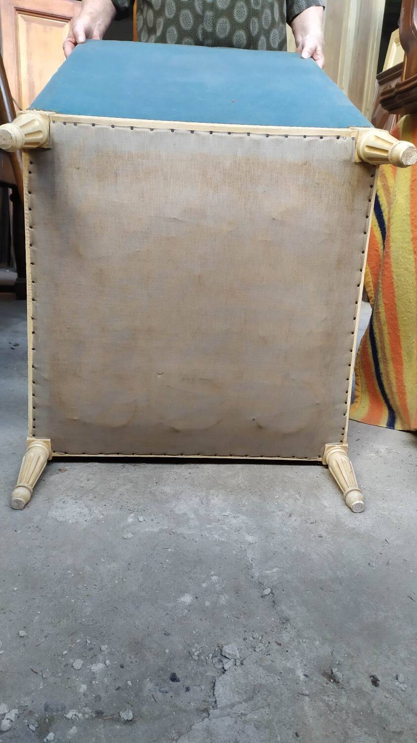 Paire de fauteuils de salon de style Louis XVI