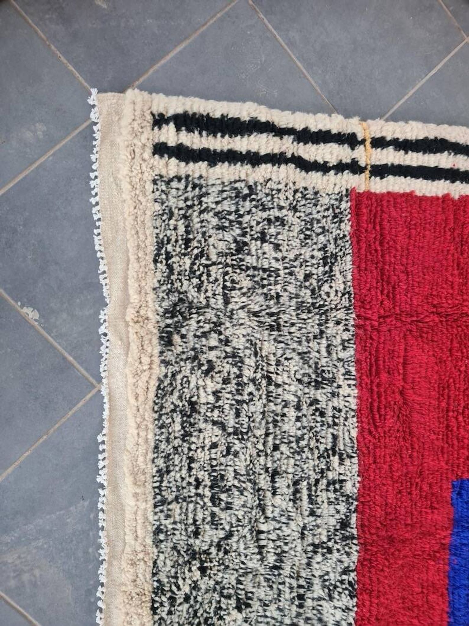 Tapis en laine naturel traditionnelle à motifs colorés taille 2/3 m