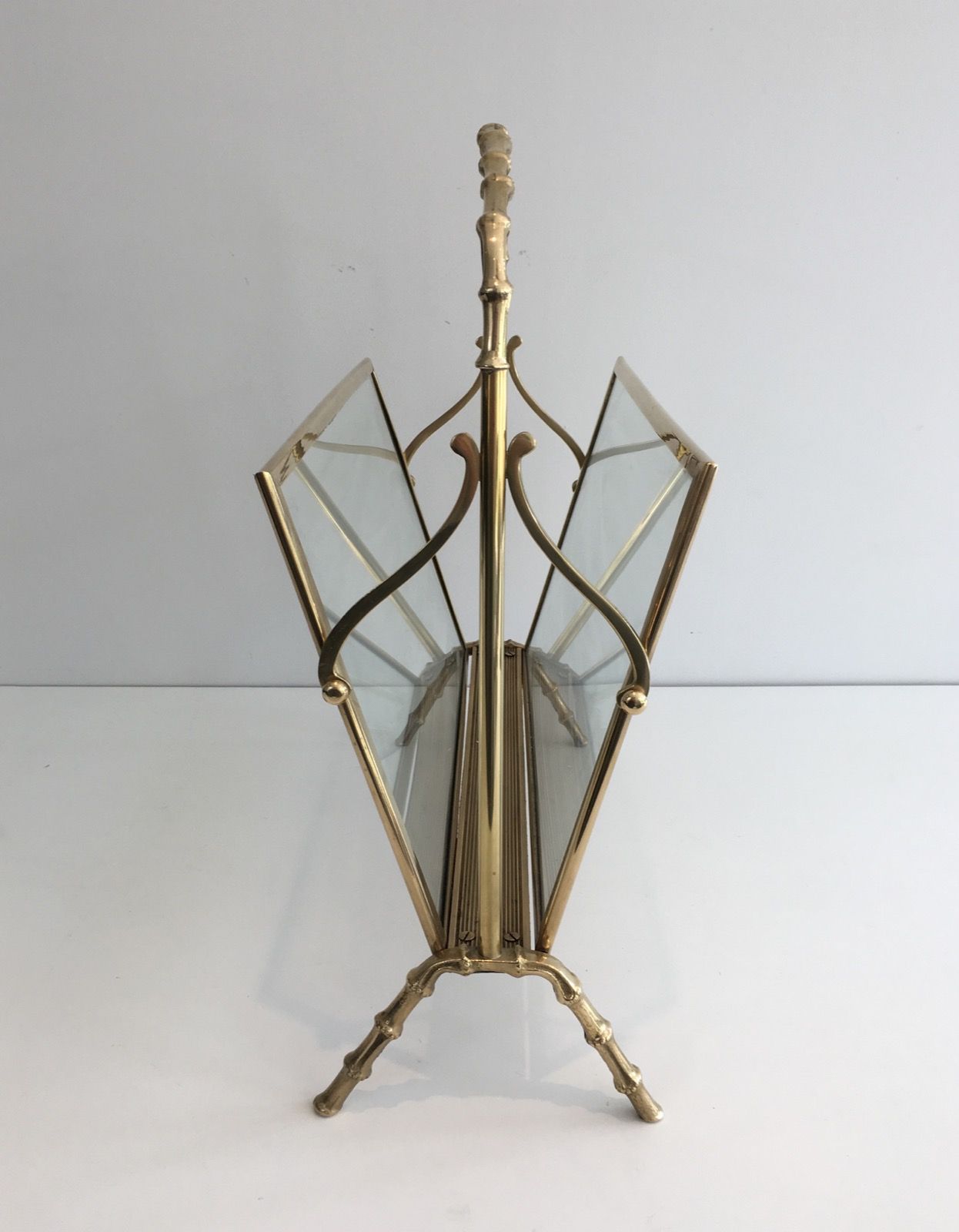 Bamboo-style brass magazine rack from the Baguès house.