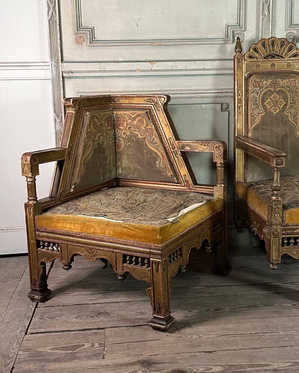 Pair of corner armchairs and an Orientalist bench in carved and polychrome wood from around 1900.