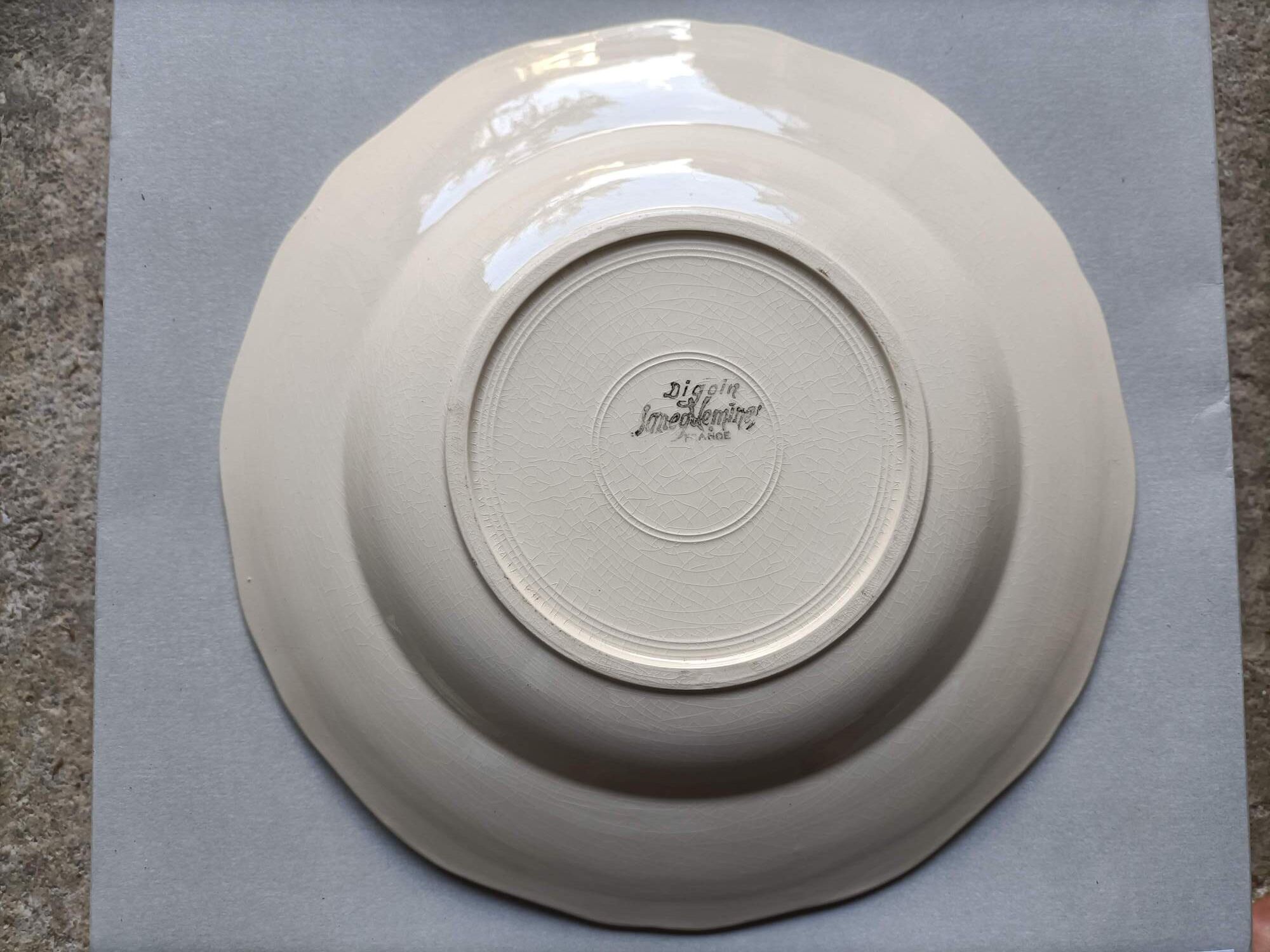Set of 11 hollow plates of Sarreguemines, ivory color