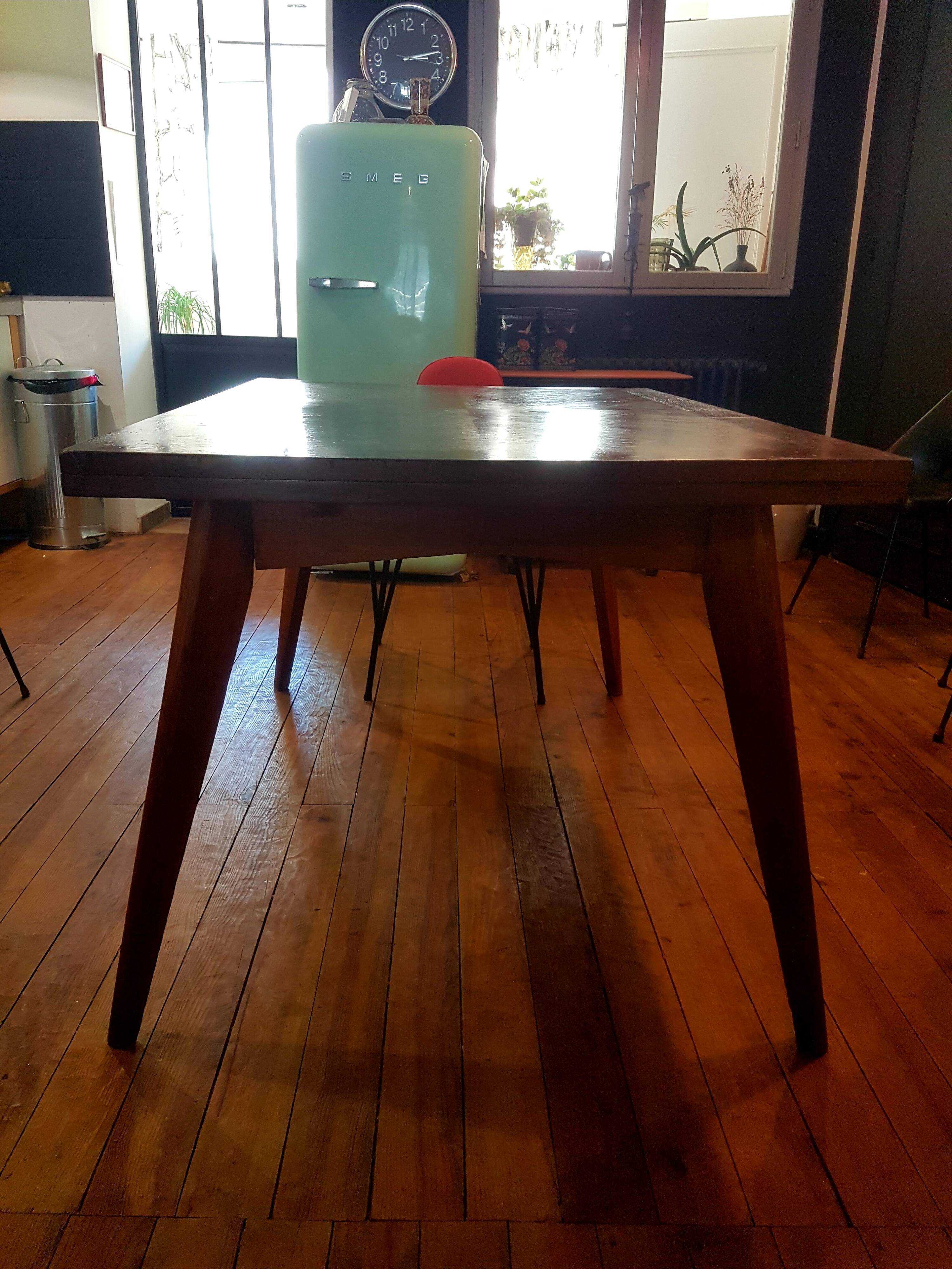 Scandinavian dining table with extensions