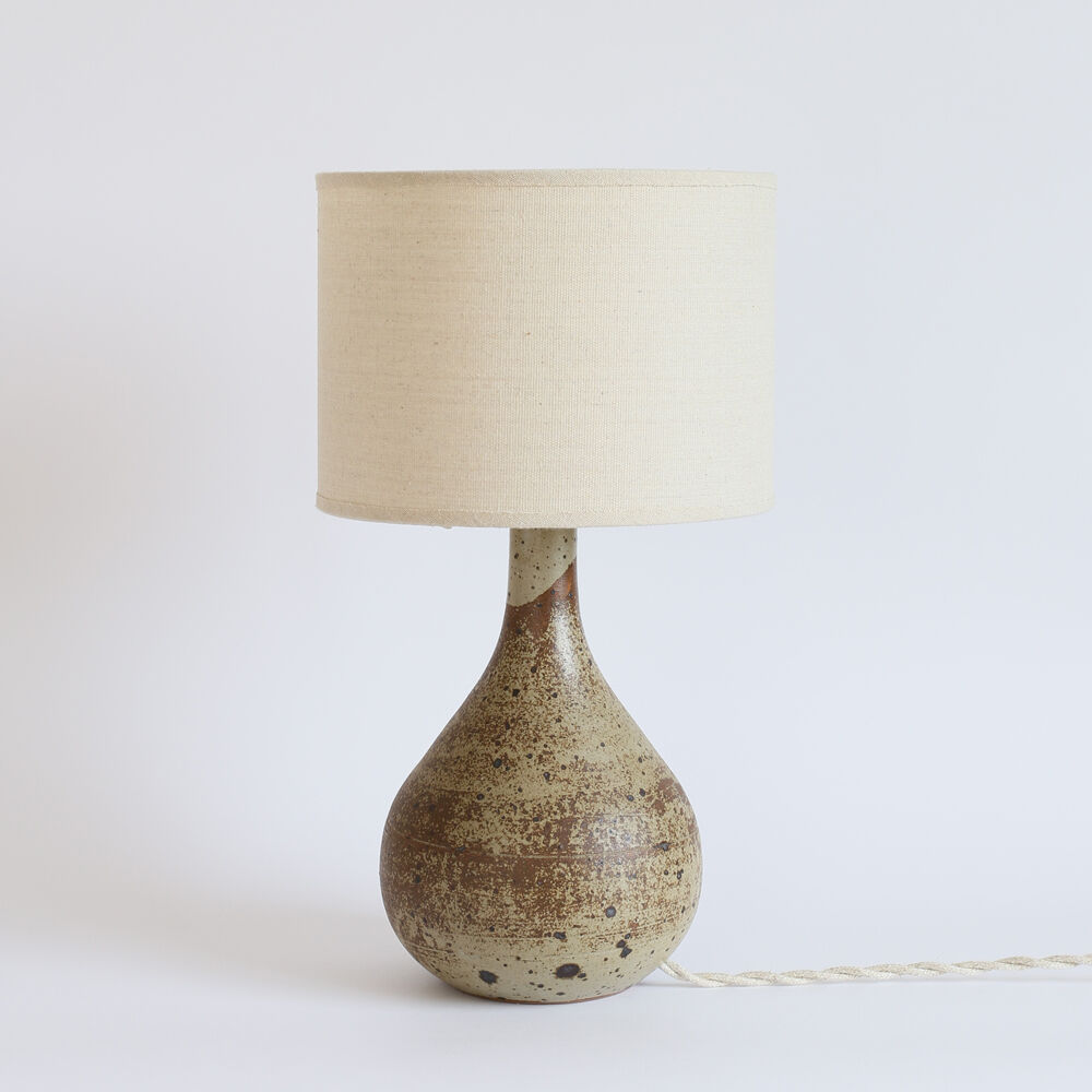 Lampe en grès signée
