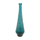 Bouteille bleue en verre pressé à décor de fleurs