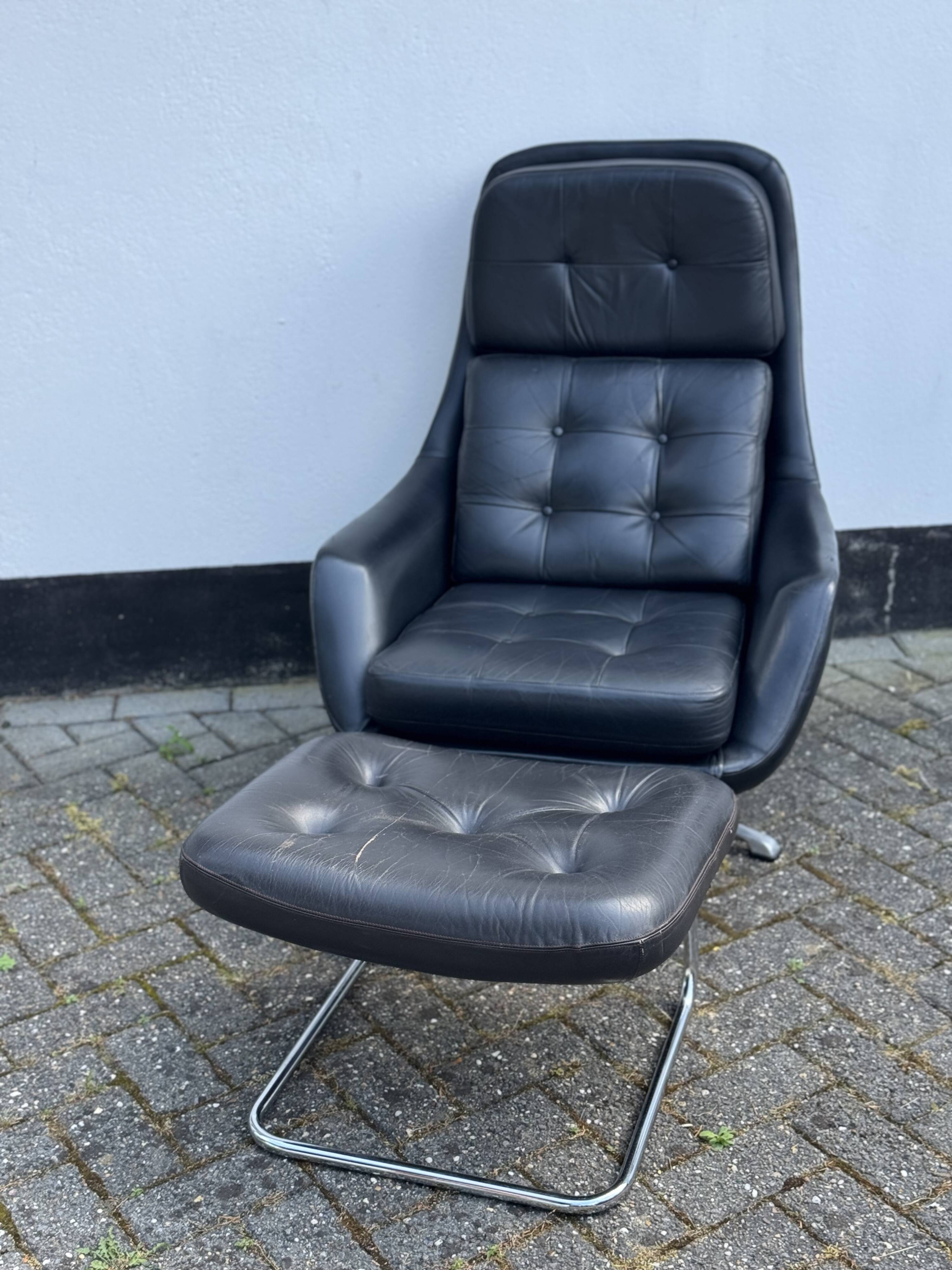 Fauteuil pivotant vintage Bramia avec repose-pieds