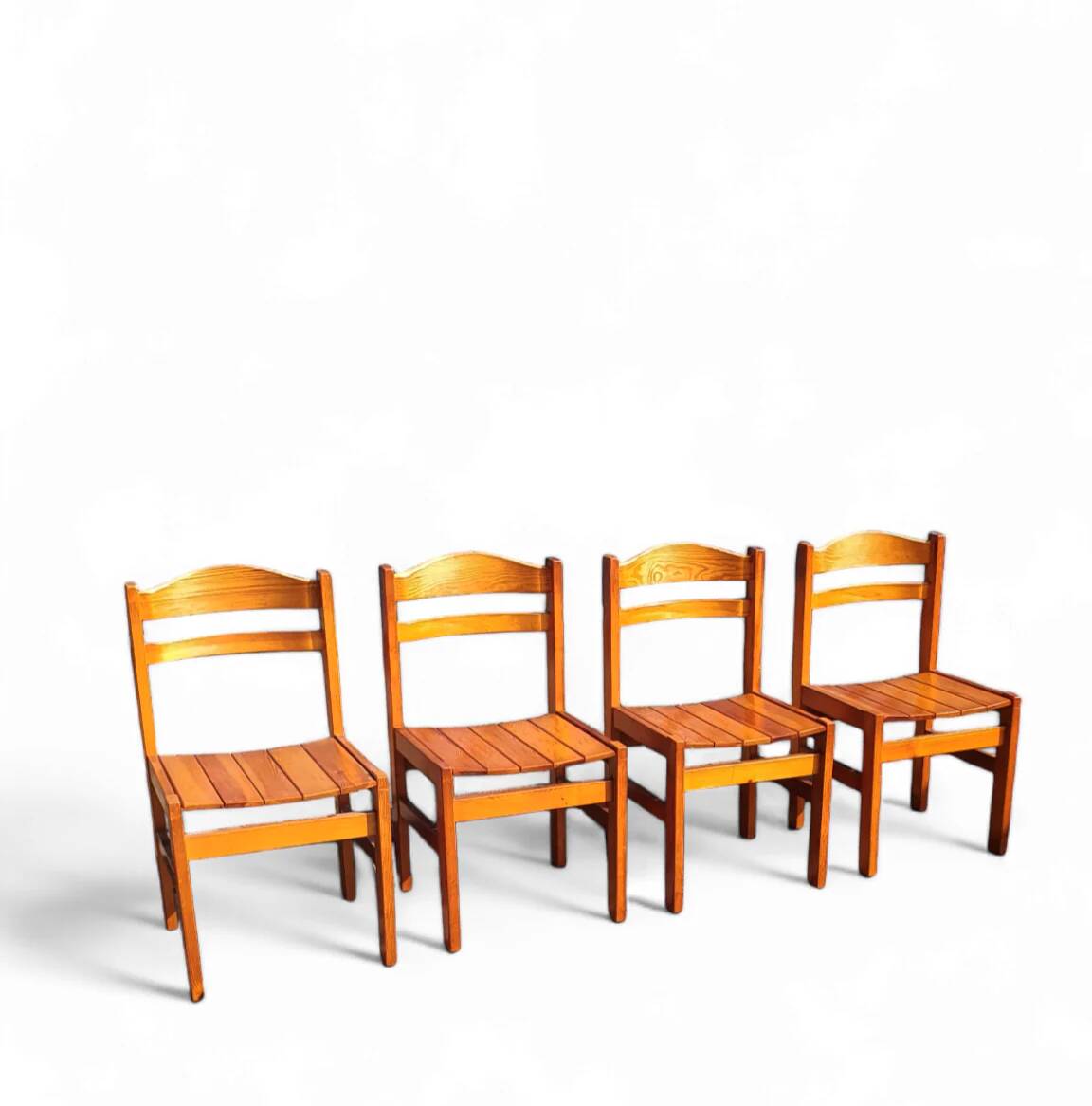 4 chaises de salle à manger en pin des années 1970