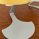 Paire de lampes design en opaline jaune et métal