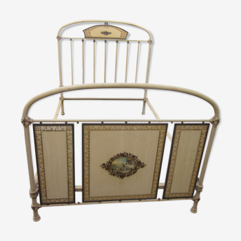 Iron bed of the 20s and 30s
