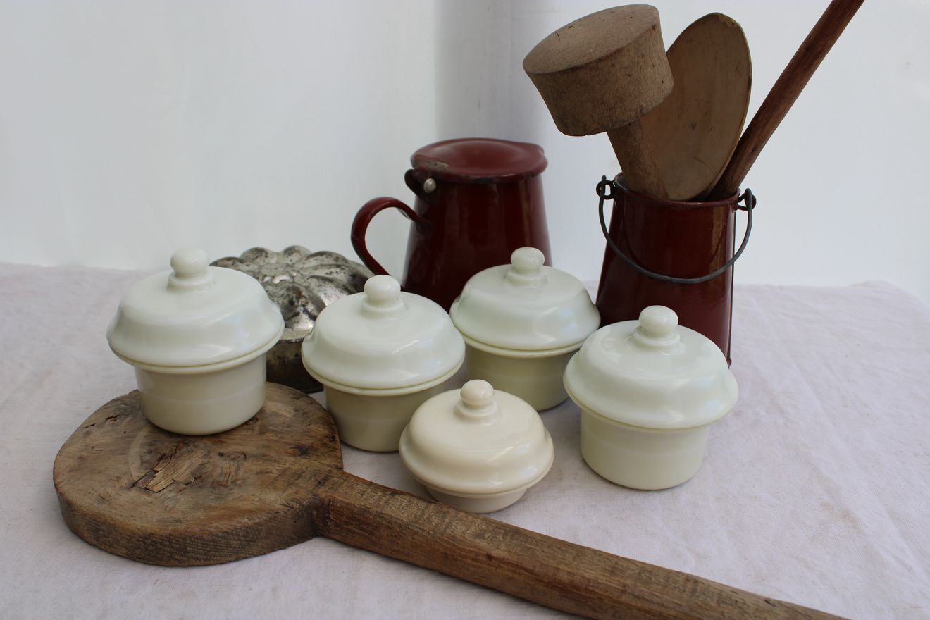 Set of 5 pots