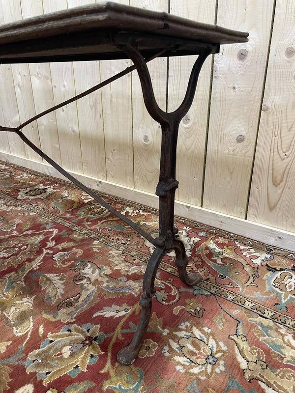 Table de bistrot en fonte de fer et plateau bois