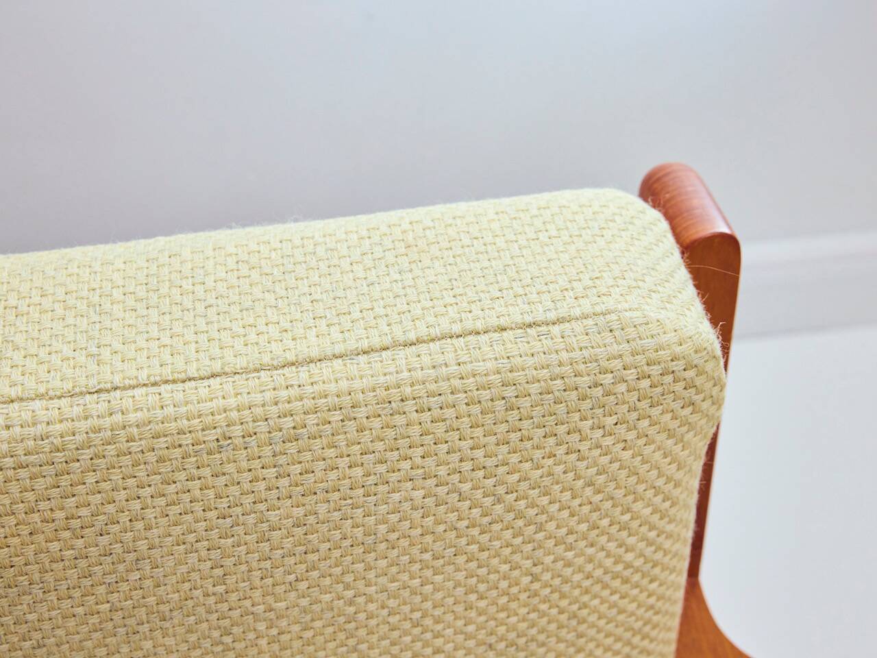 3 seater sofa by Hans Wegner for Getama, modell GE 290 in teak