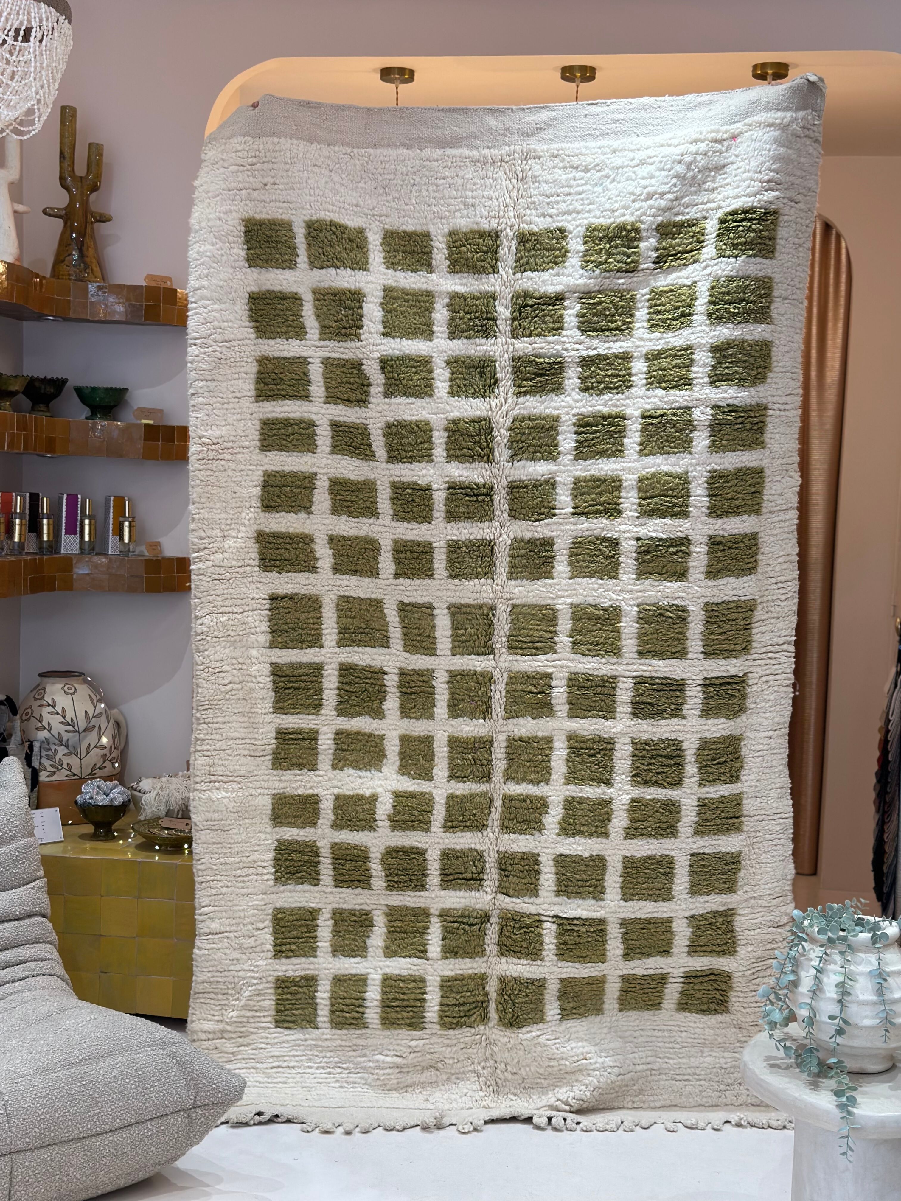 Tapis berbère beni ouarain marocain pure laine graphique contemporain blanc vert