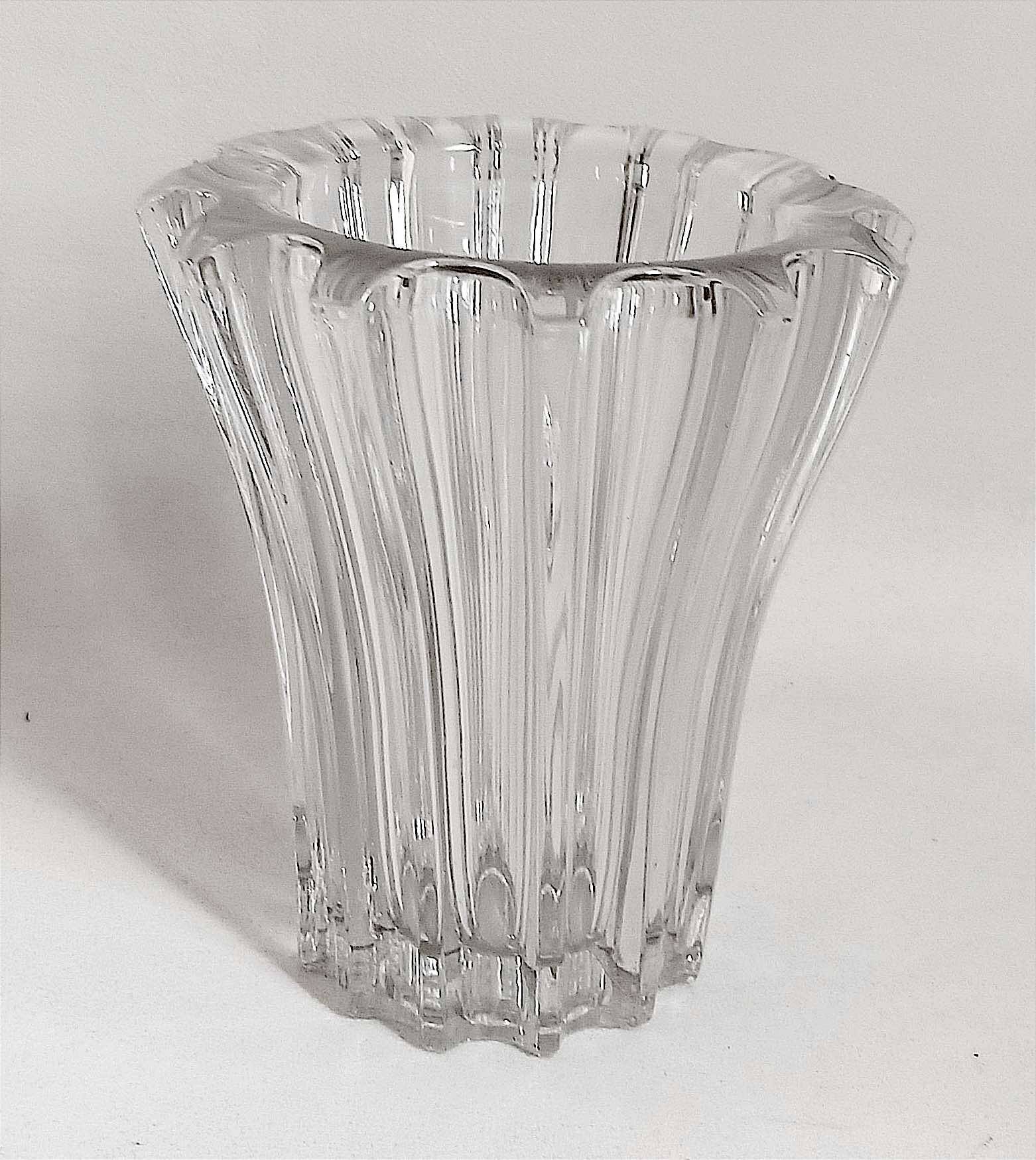 Art Deco vase Pierre D'Avesn molded glass Height 17 cm