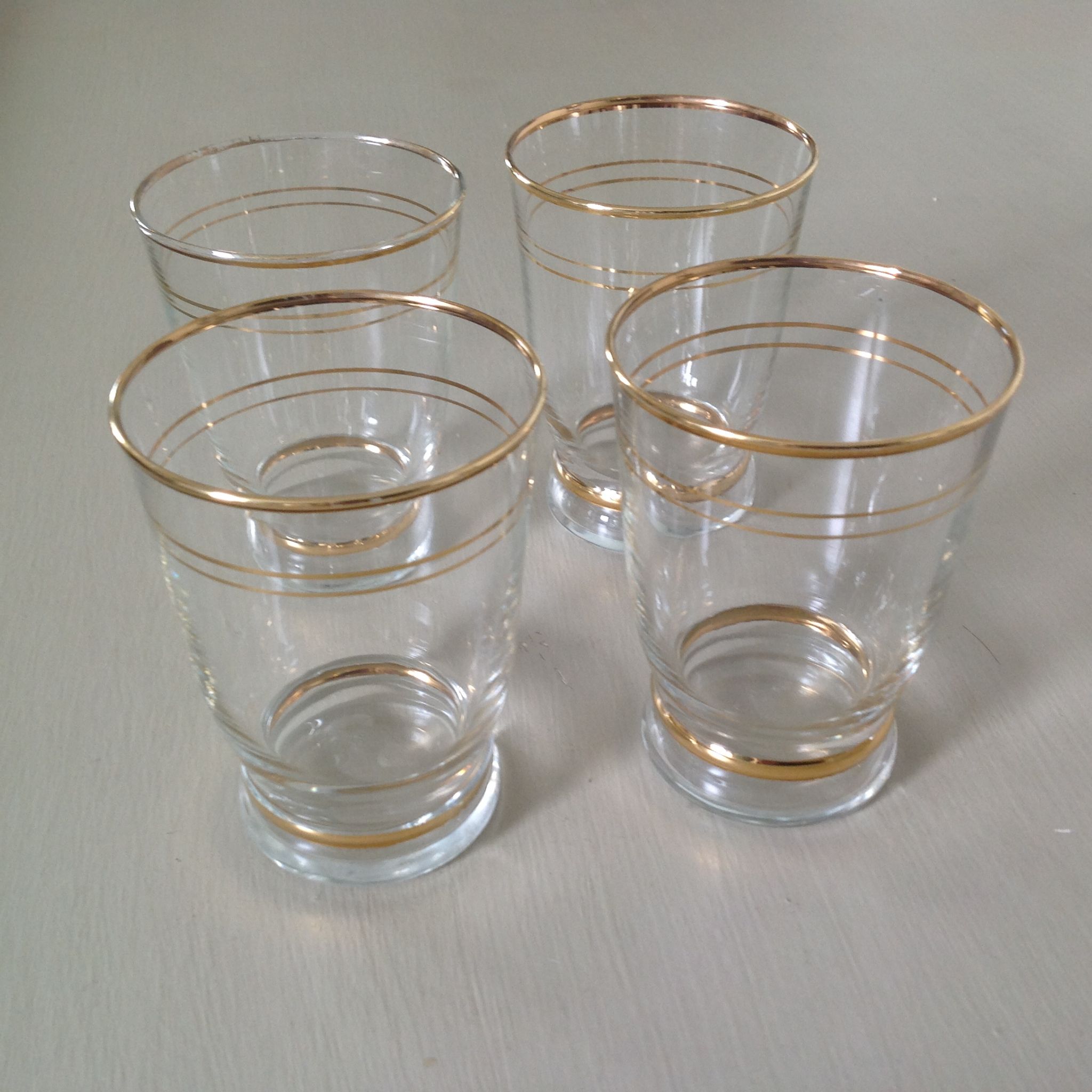 Lot de 9 verres à filets dorés