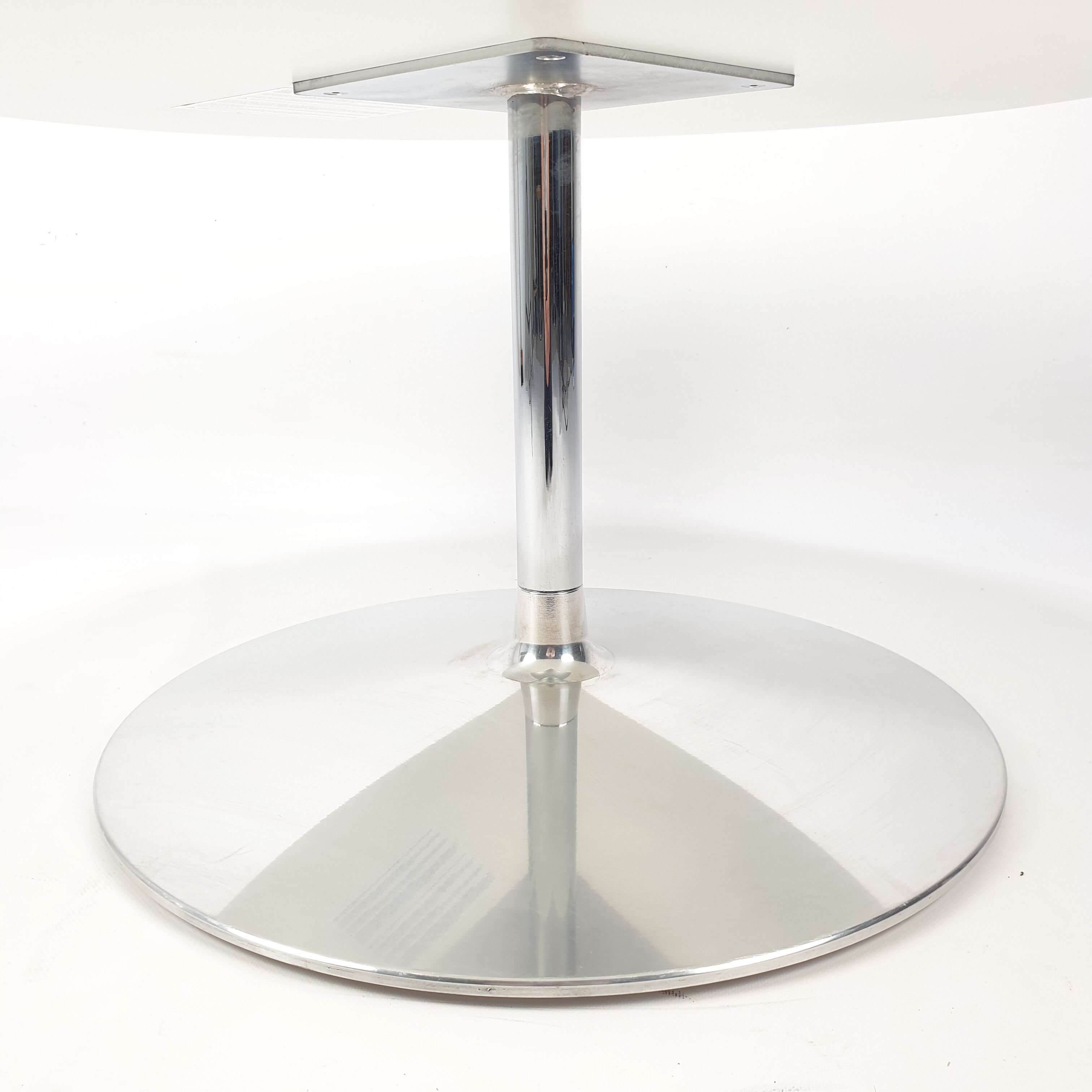 Round coffee table by Pierre Paulin for Artifort, 1990