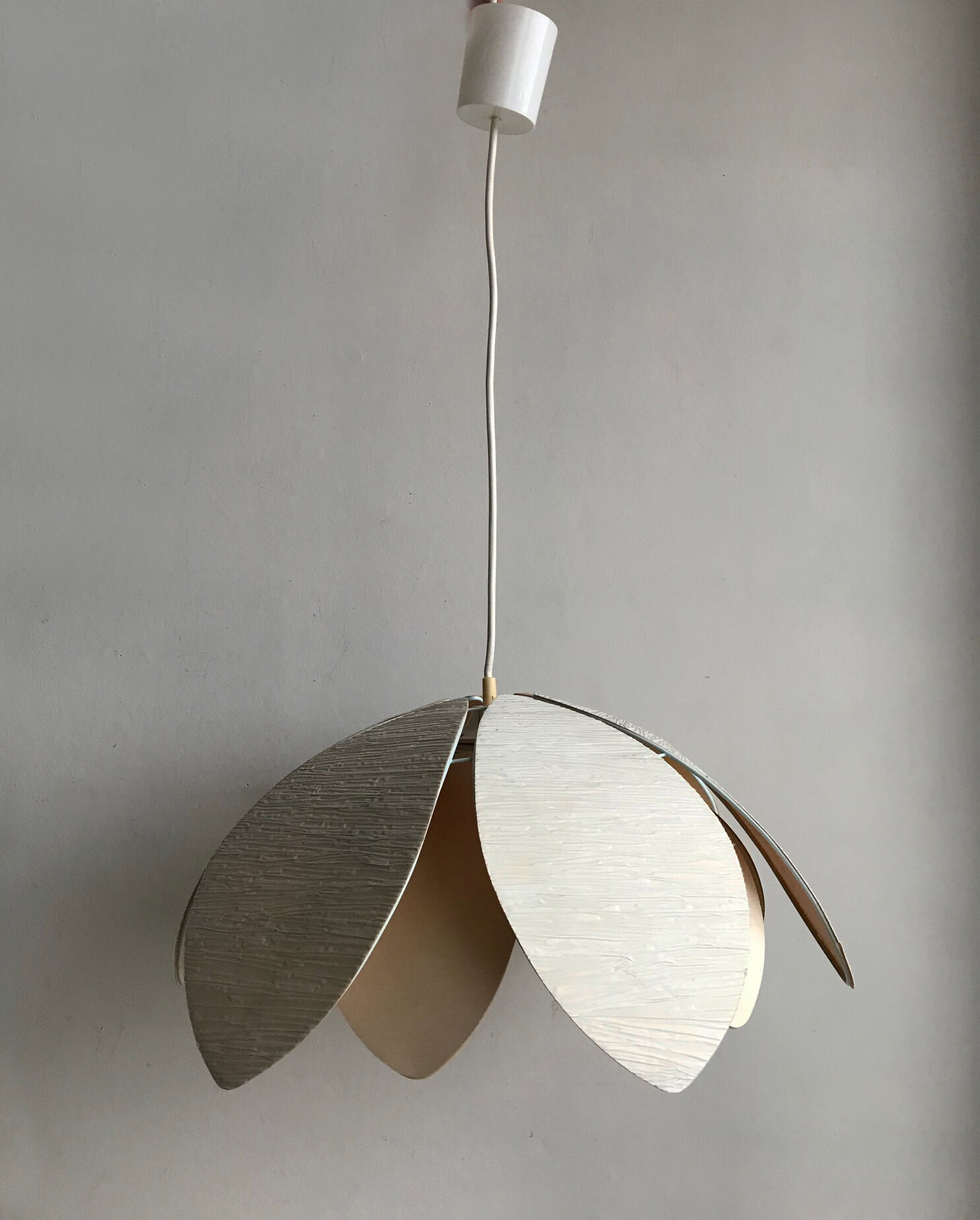 Suspension flower of the 1980s