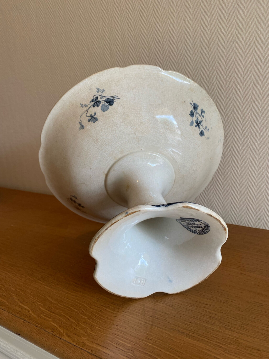 Antique fruit bowl signed E. Bourgeois Paris Grand Dépôt late 19th century