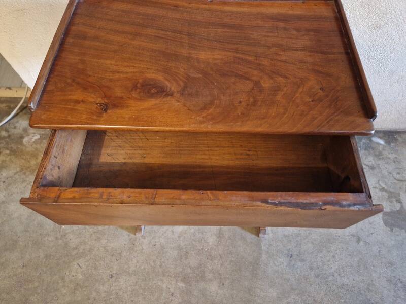 Nightstand or reading table in walnut from the Louis Philippe period, 19th century.