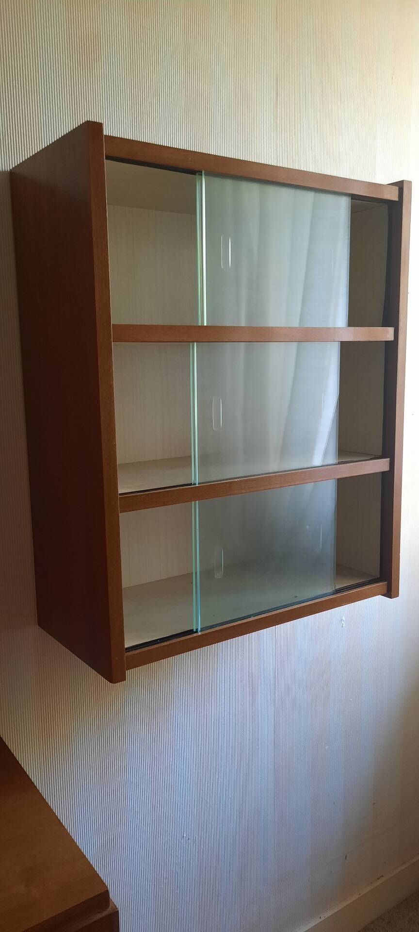 Set of 2 wall shelves