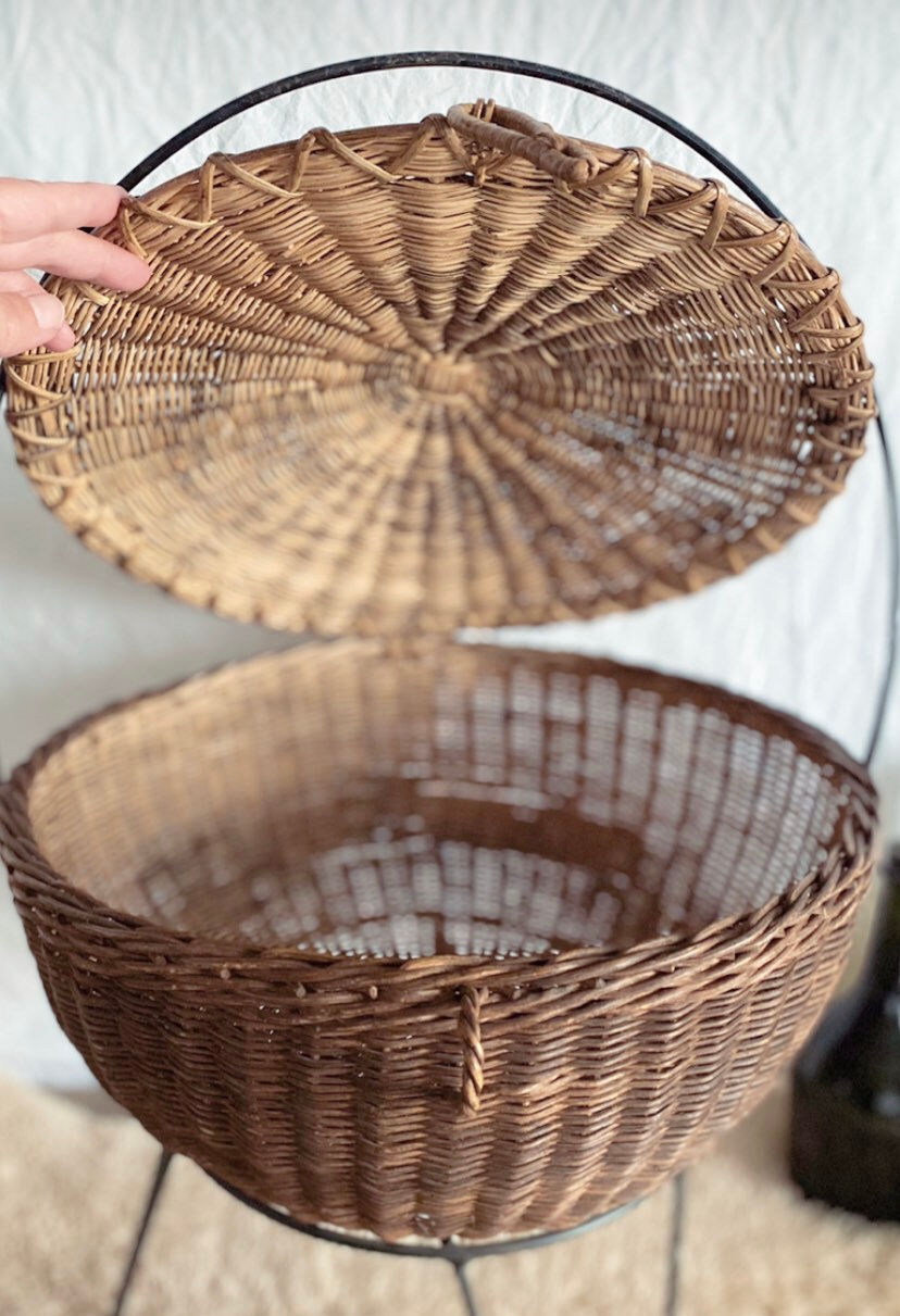 Tripod rattan basket