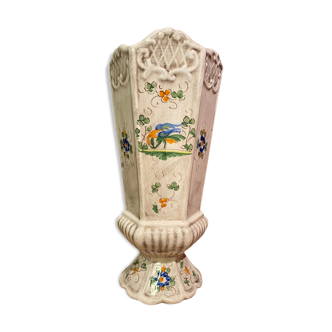Vase on hexagonal earthenware pedestal with moustiers decoration