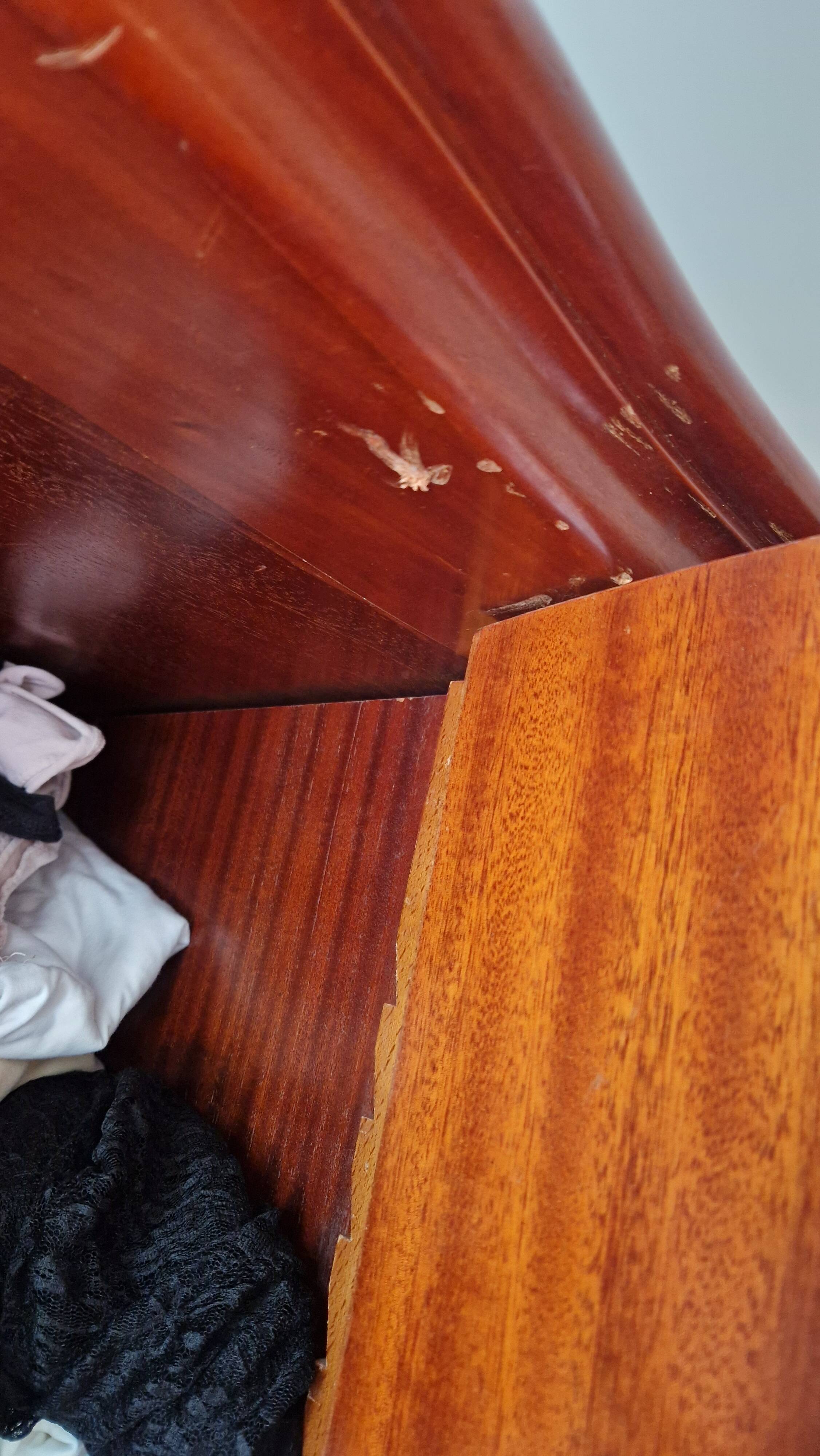 Armoire ancienne en marqueterie – Style Louis XV